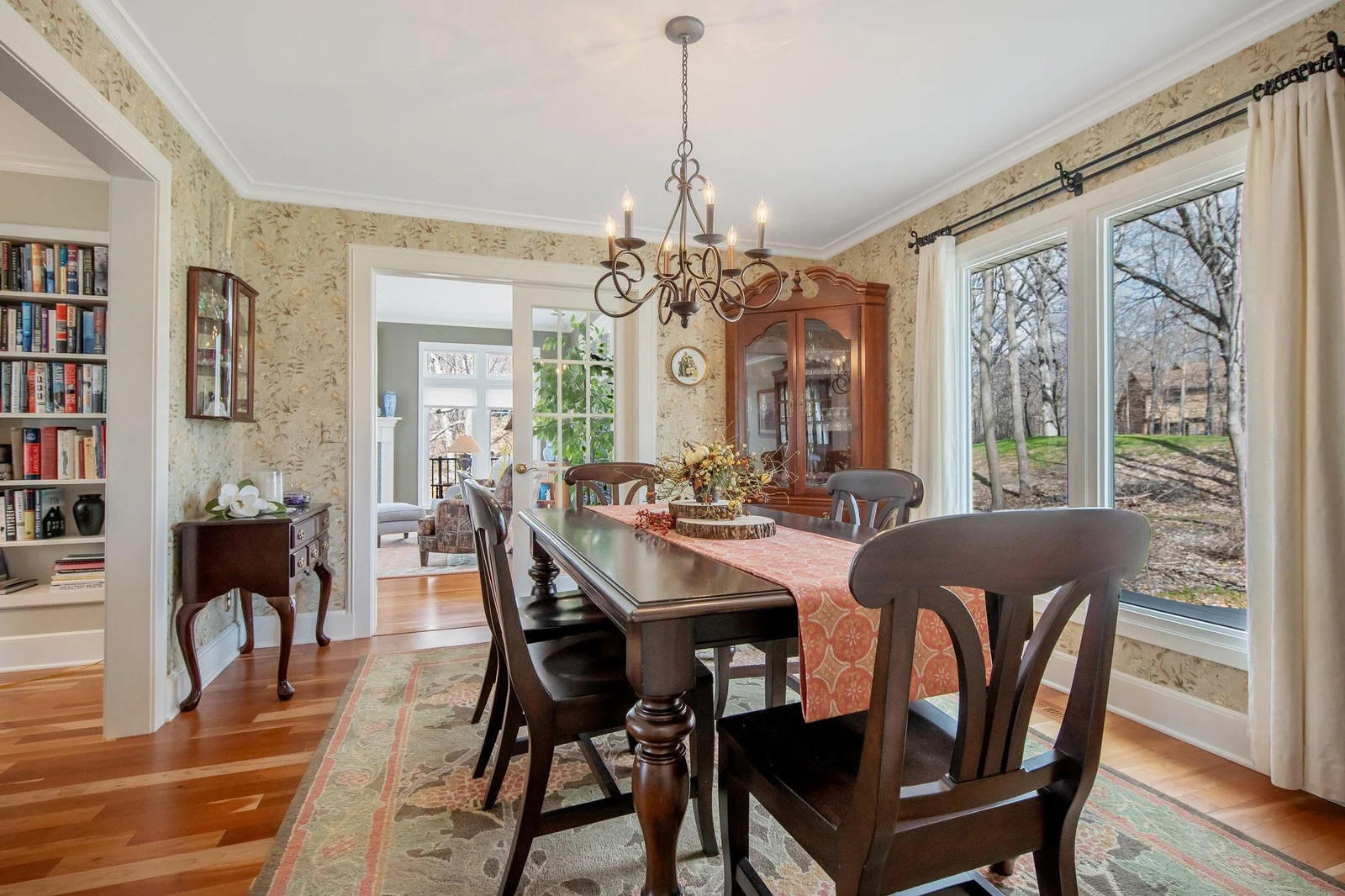 11-web-or-mls-2261 Ash St-06.jpg
