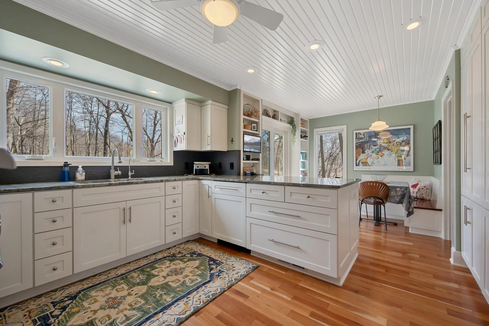 16-web-or-mls-2261 Ash St-11.jpg