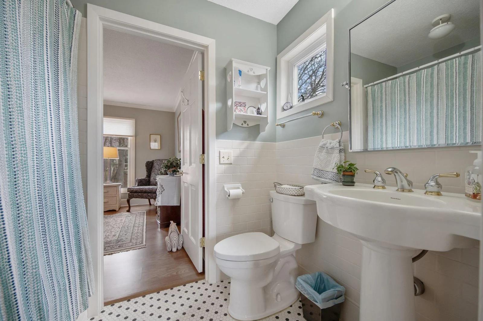 32-web-or-mls-2261 Ash St-27.jpg