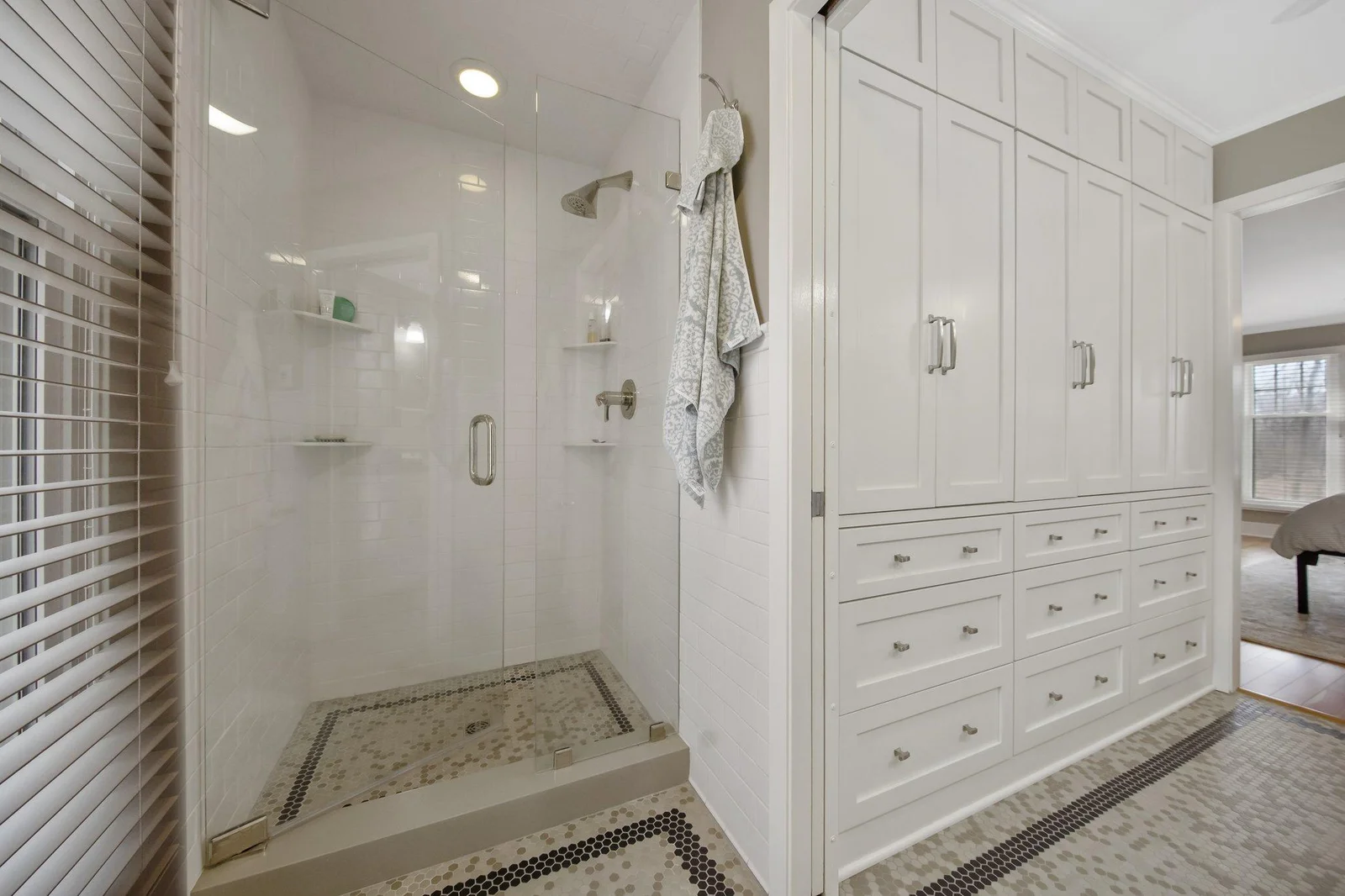 28-web-or-mls-2261 Ash St-23.jpg