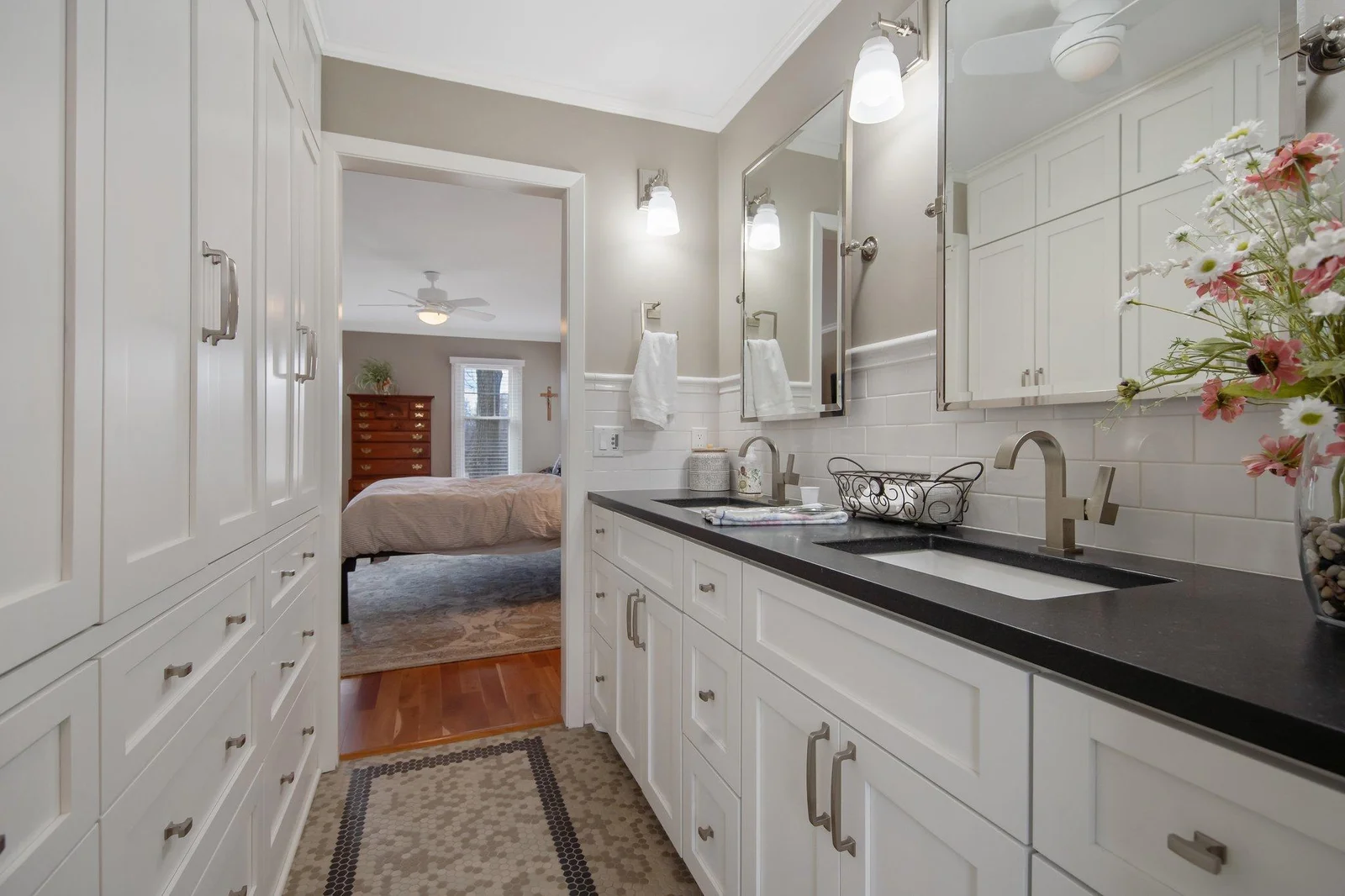 29-web-or-mls-2261 Ash St-24.jpg