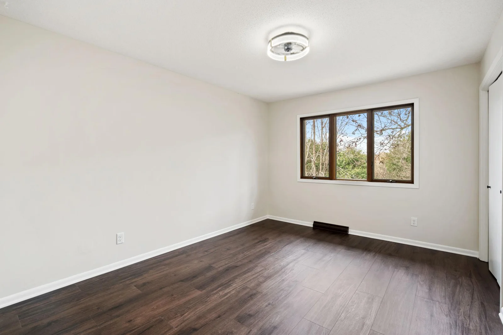 The west facing windows are perfect for light in this room in the afternoon, and no pesky morning sun waking everyone up!