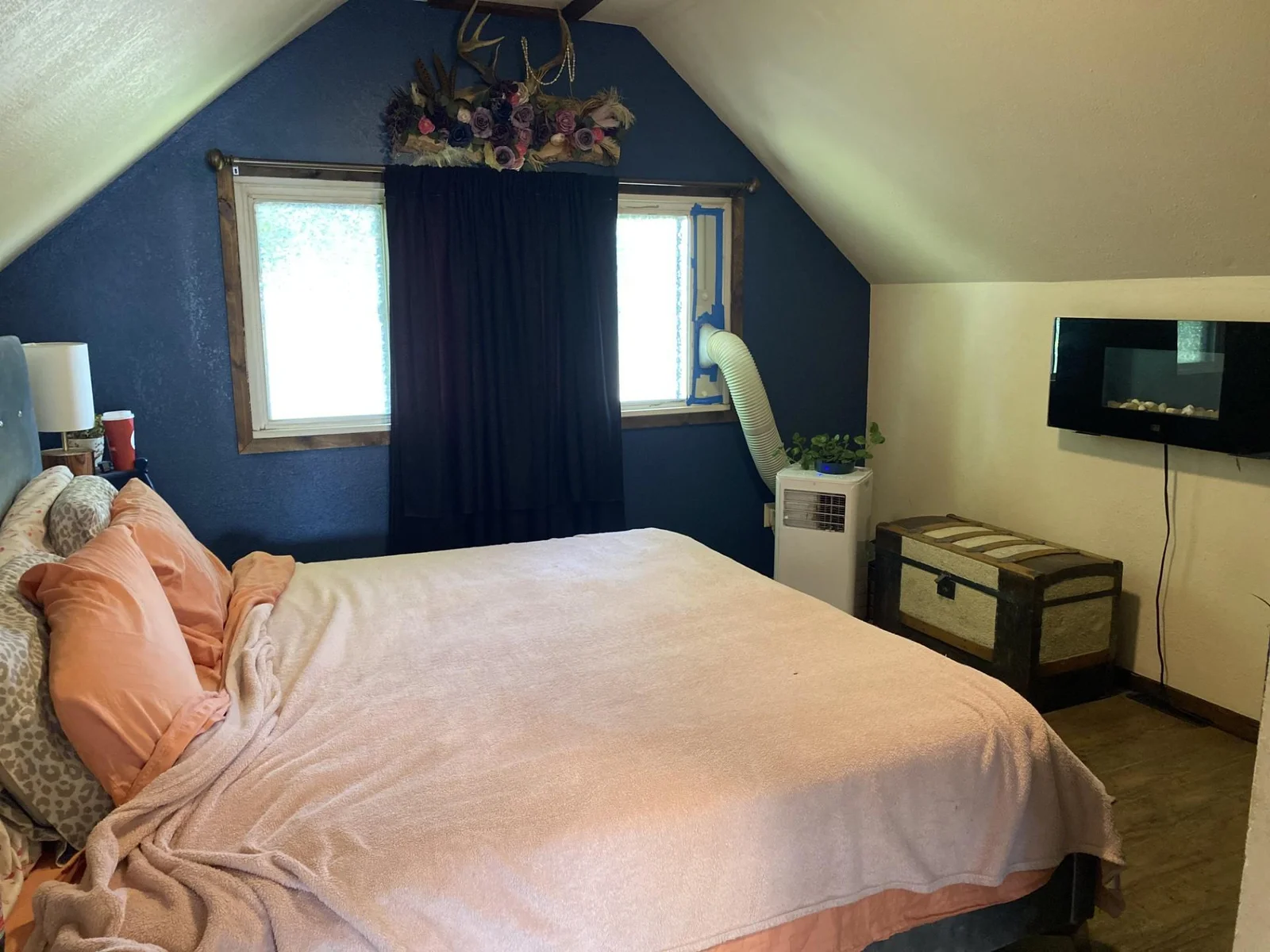 bdrm upper.jpg