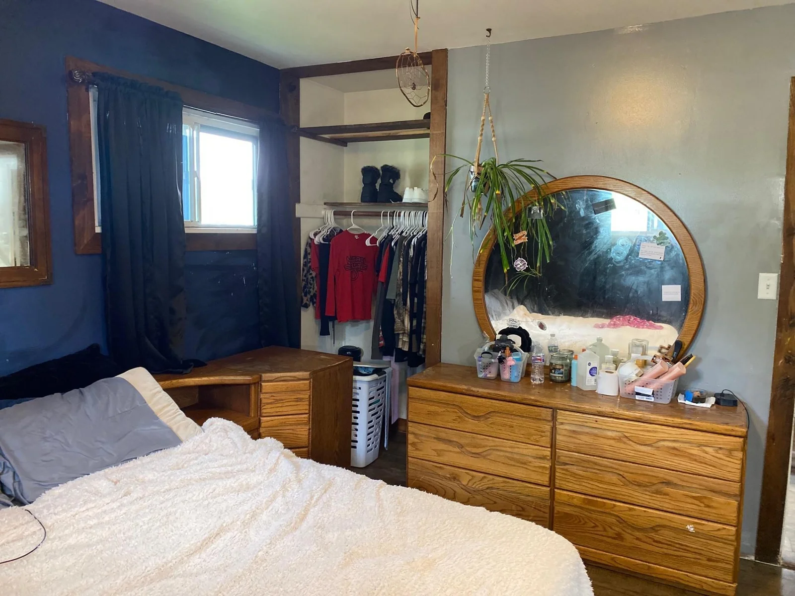 bdrm 1 closet.jpg
