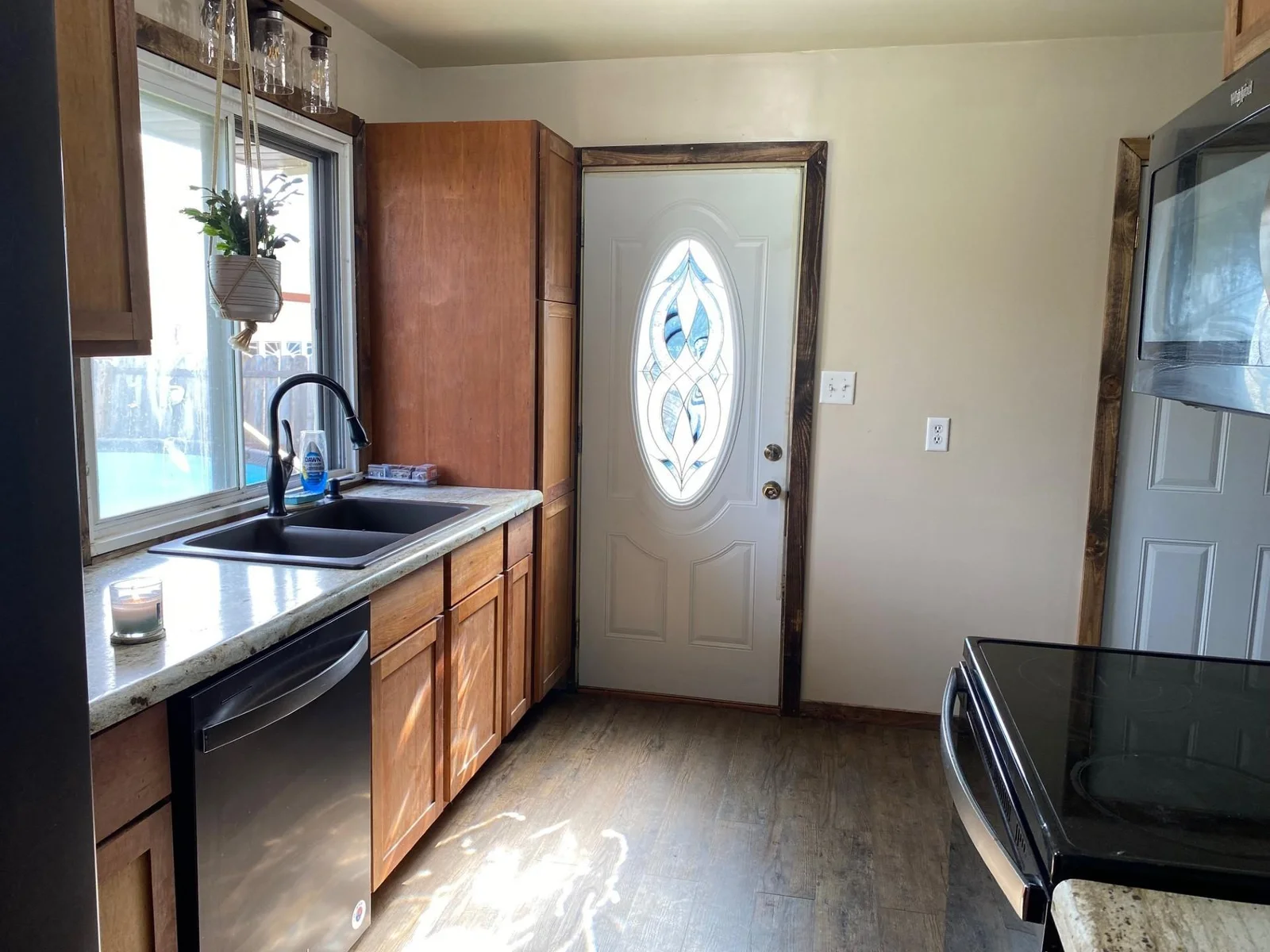 kitch window.jpg