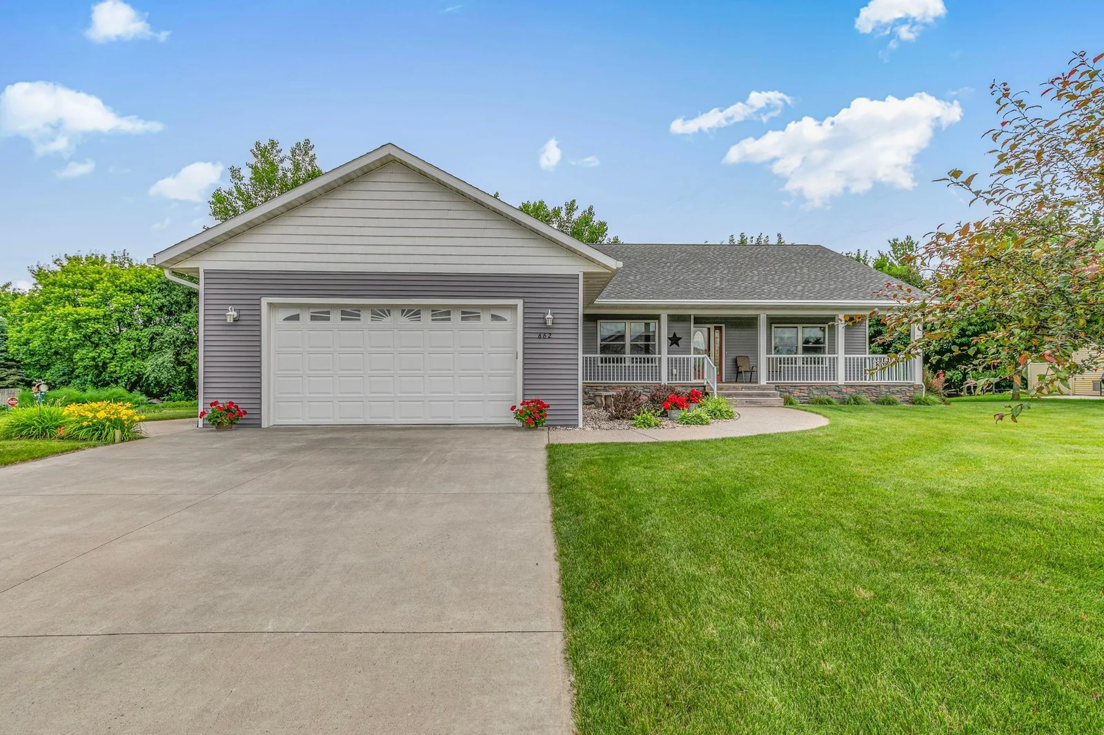 662 Cottonwood Avenue, Litchfield