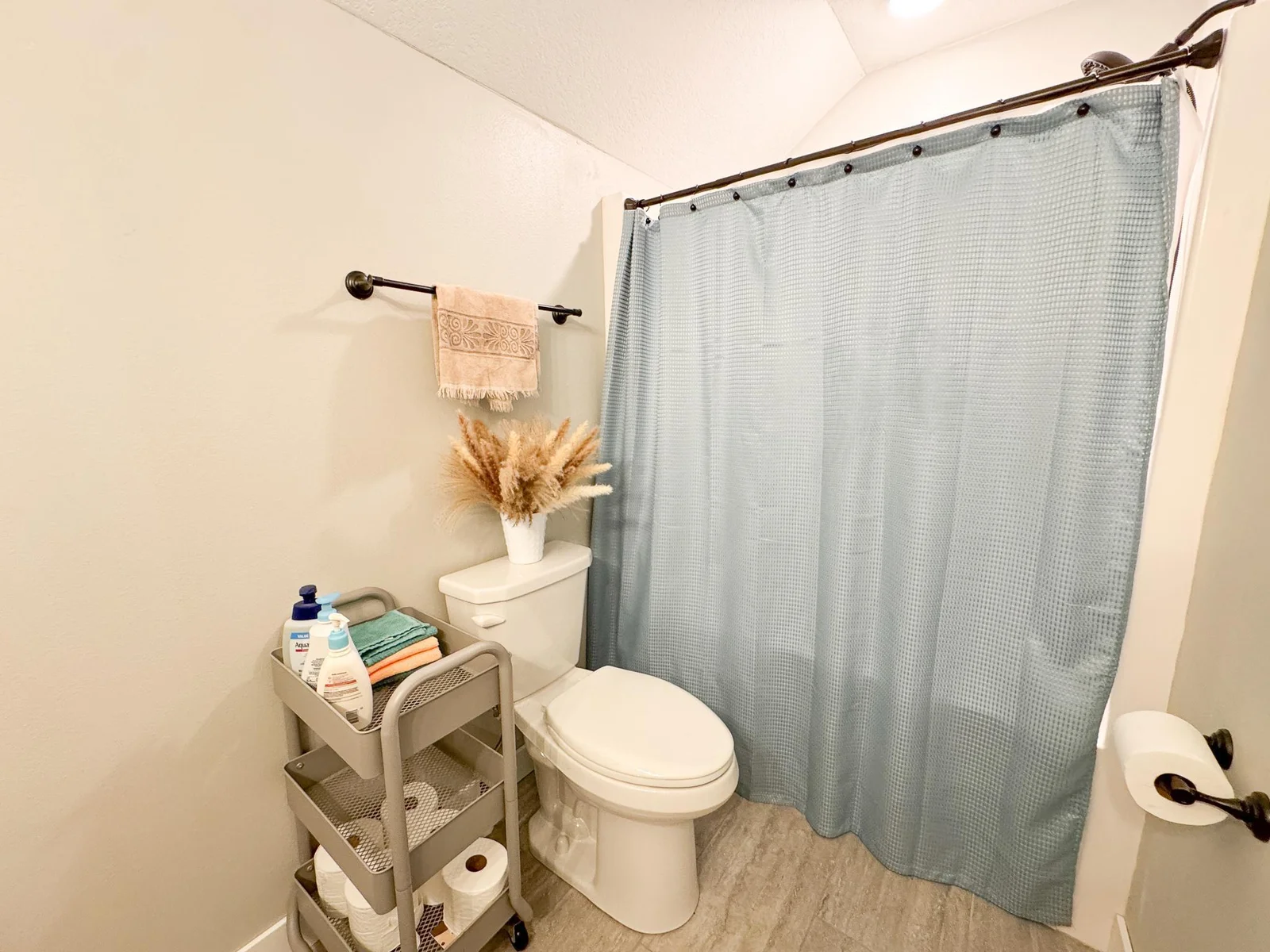 Bathroom 1.jpg