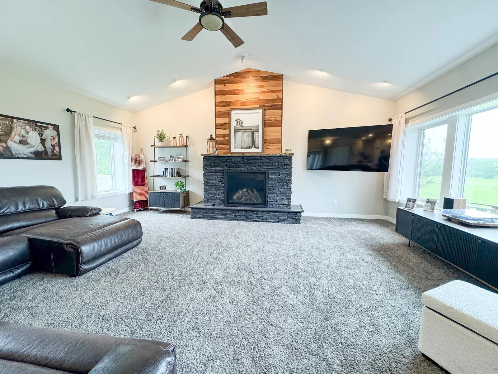 Living Room 1.jpg