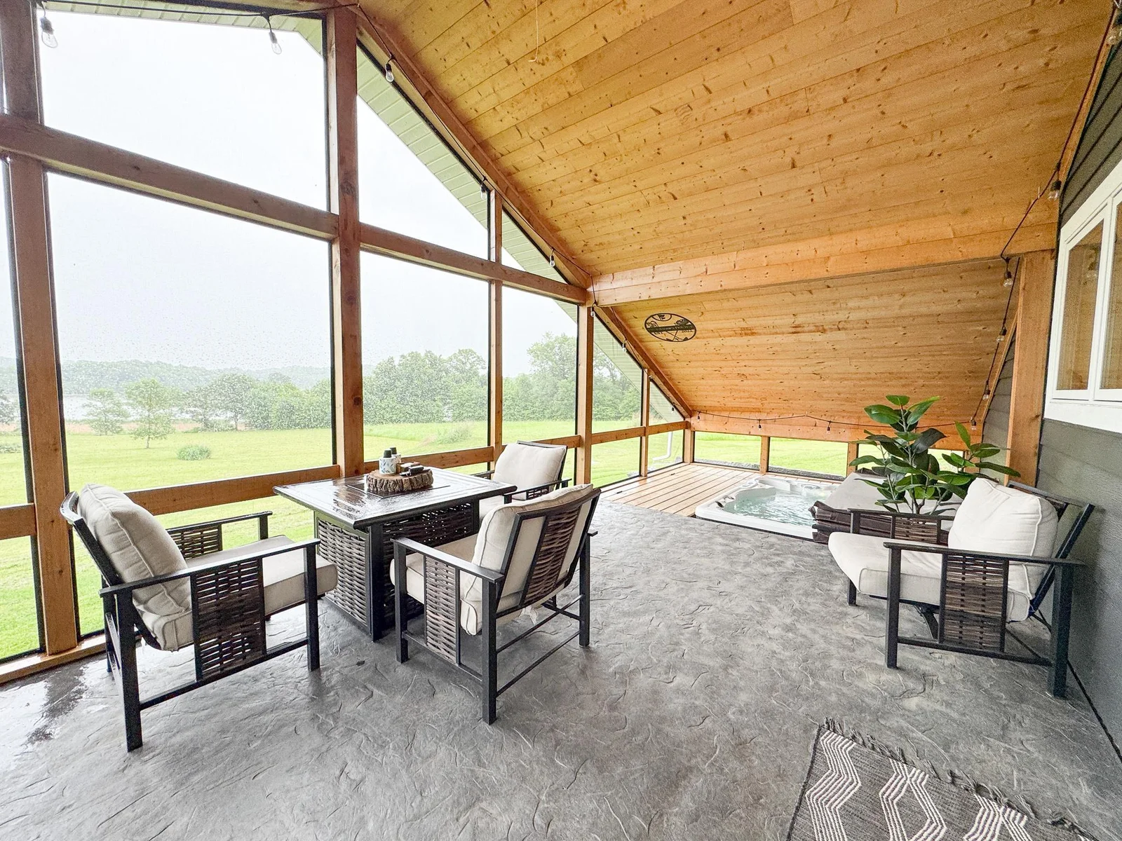 Screen Porch 1.jpg