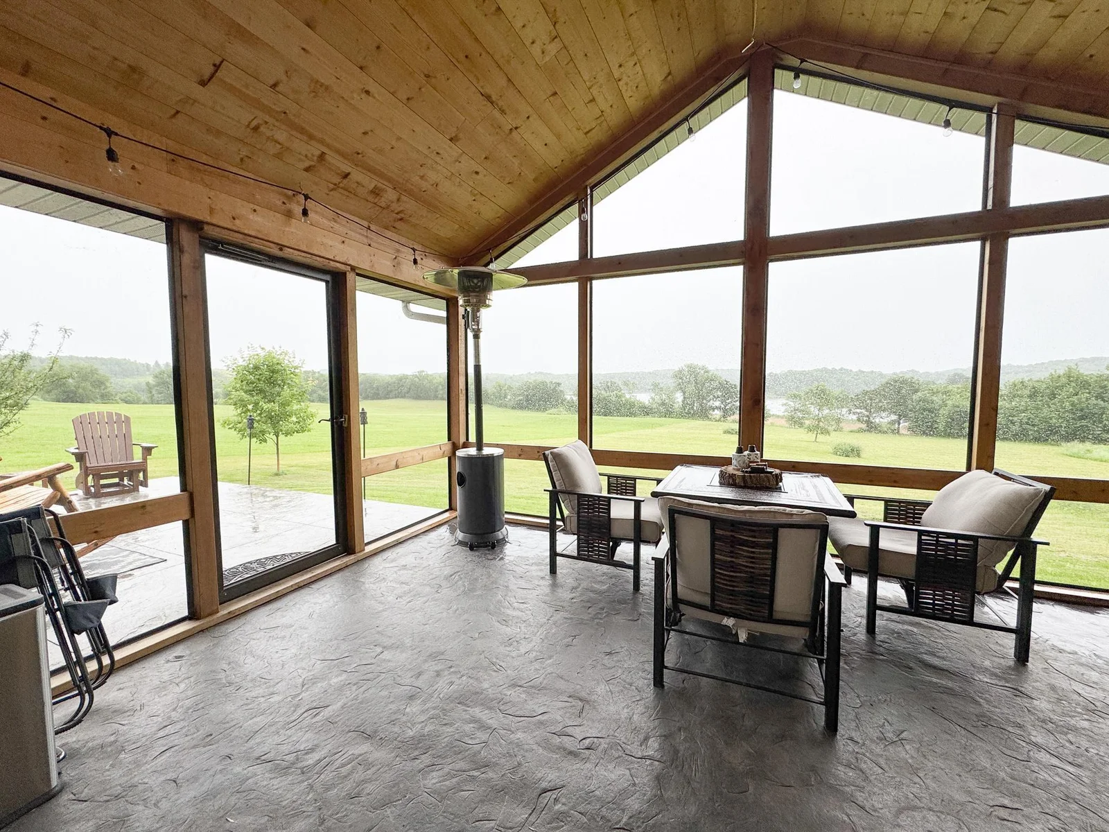 Screen Porch.jpg