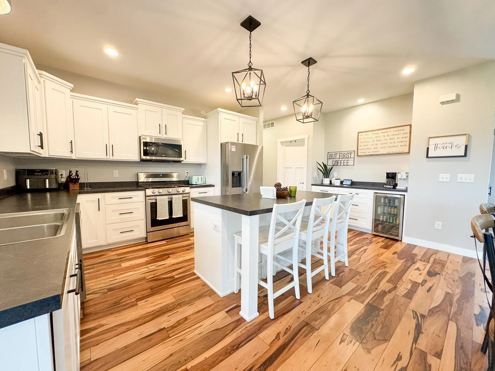Kitchen 2.jpg