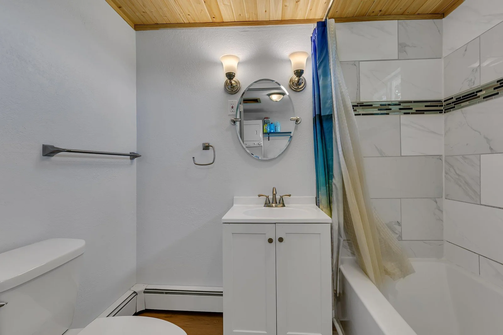 Main level full bath!