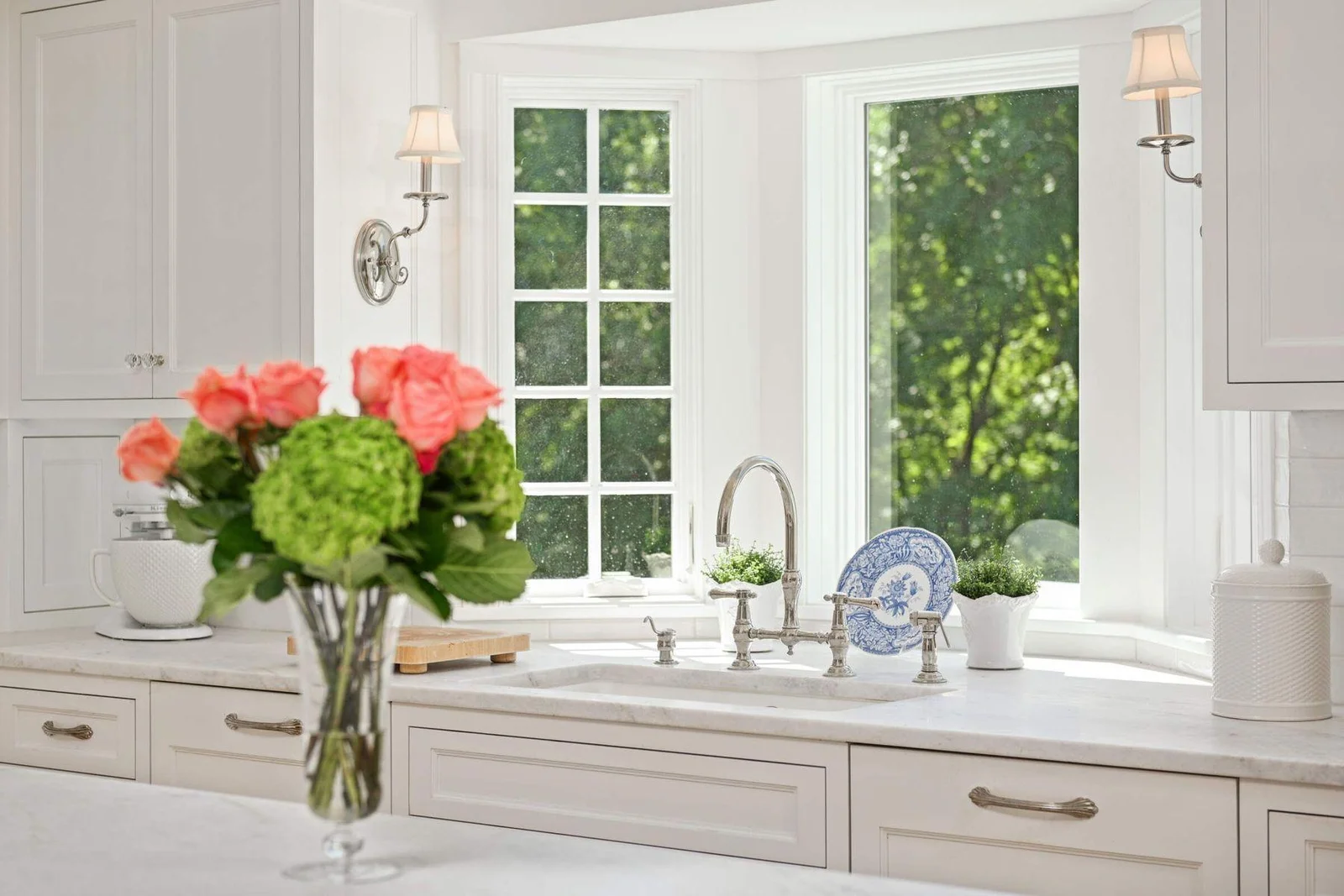 Lovely garden window for potted herbs (southern exposure).