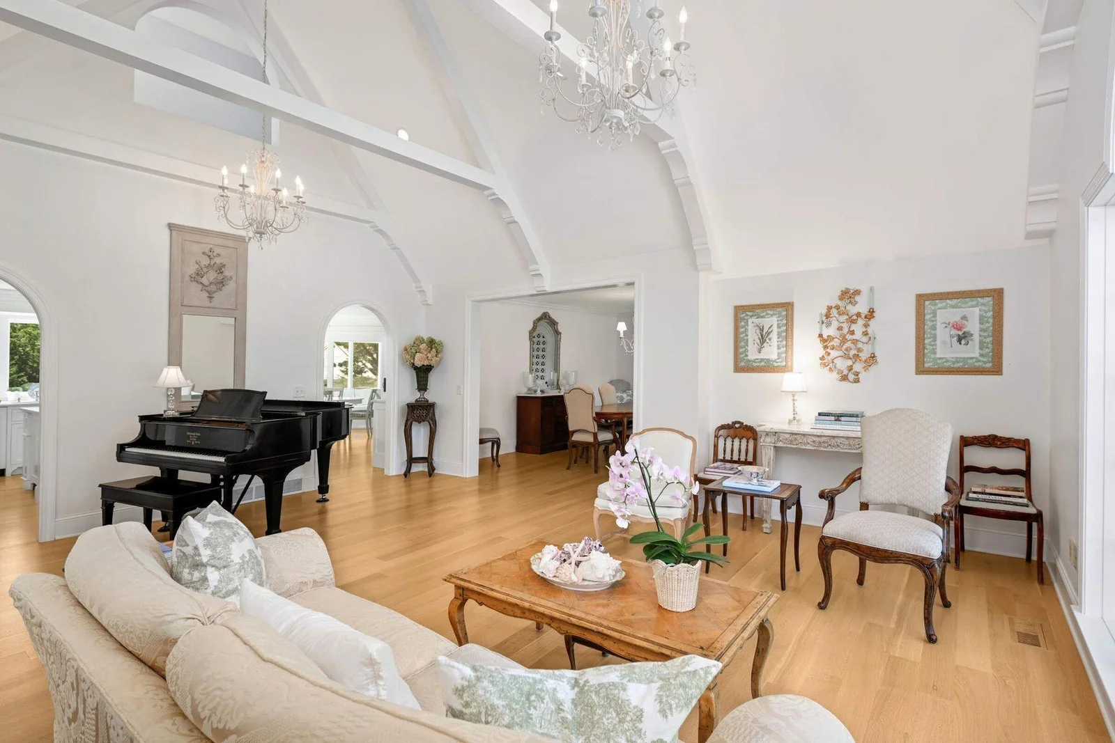 The dining room has a pretty window seat overlooking the front, and ample seating for 8-10 guests.