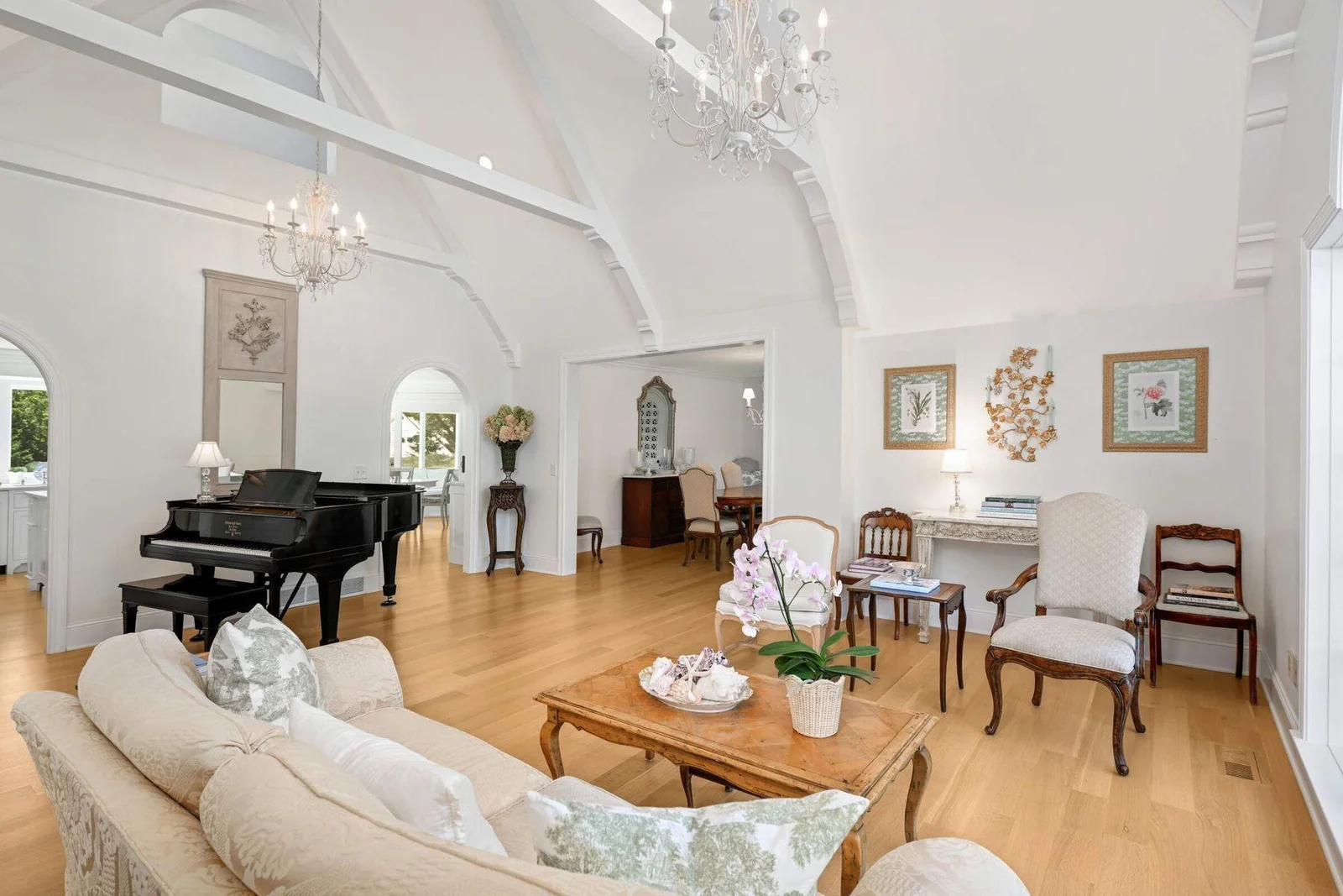 The dining room has a pretty window seat overlooking the front, and ample seating for 8-10 guests.