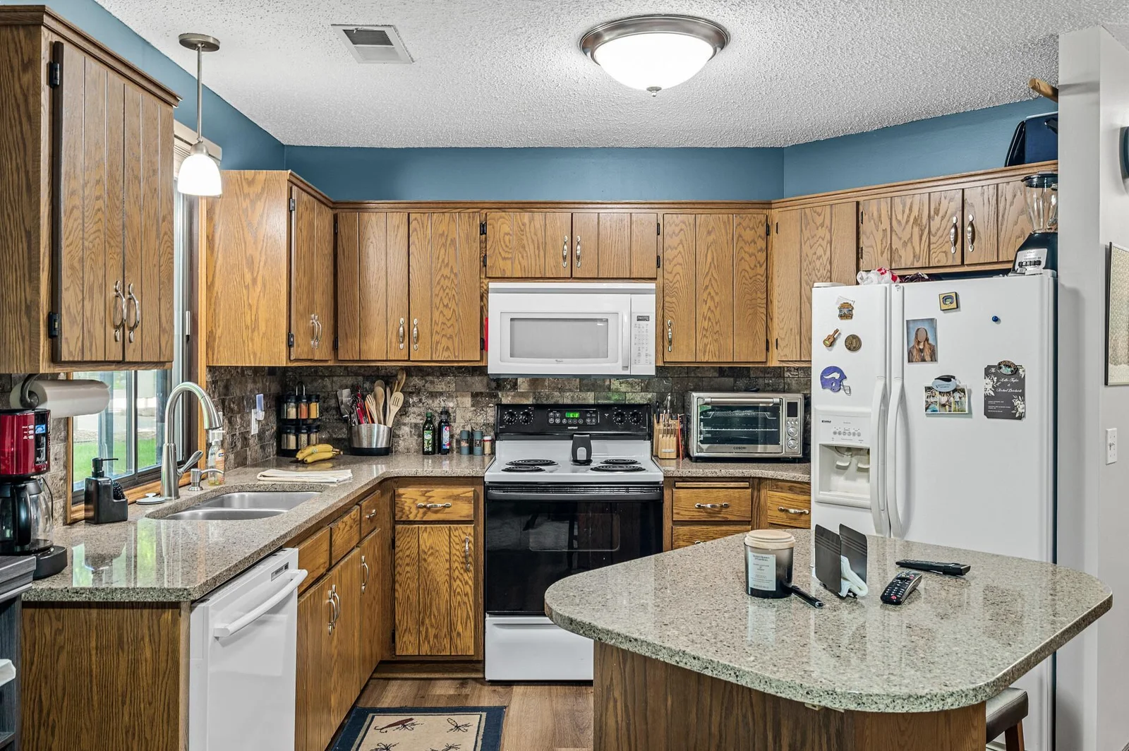 11_102E_South_Dr11_mls.jpg