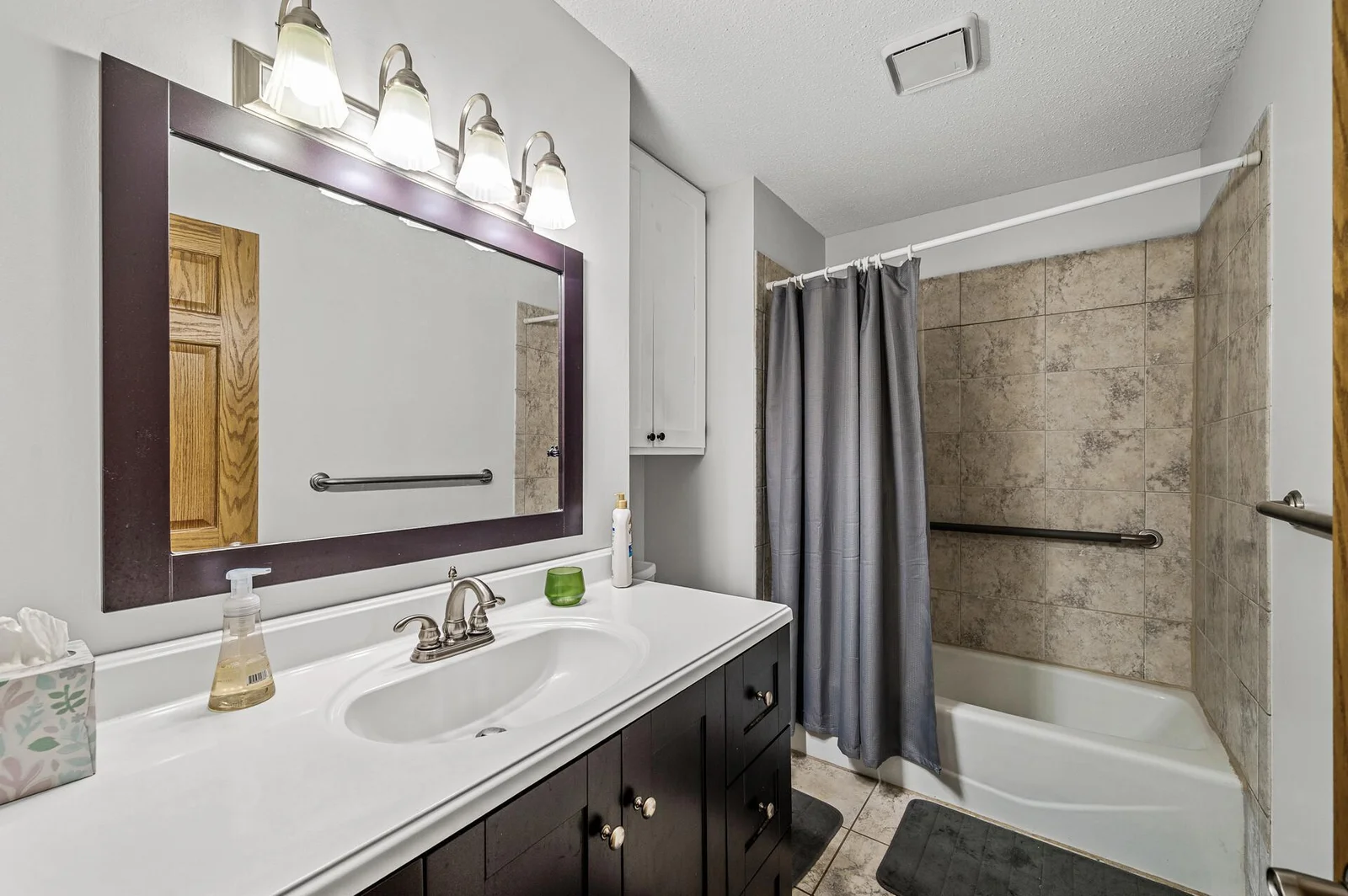 18_102E_South_Dr18_mls.jpg