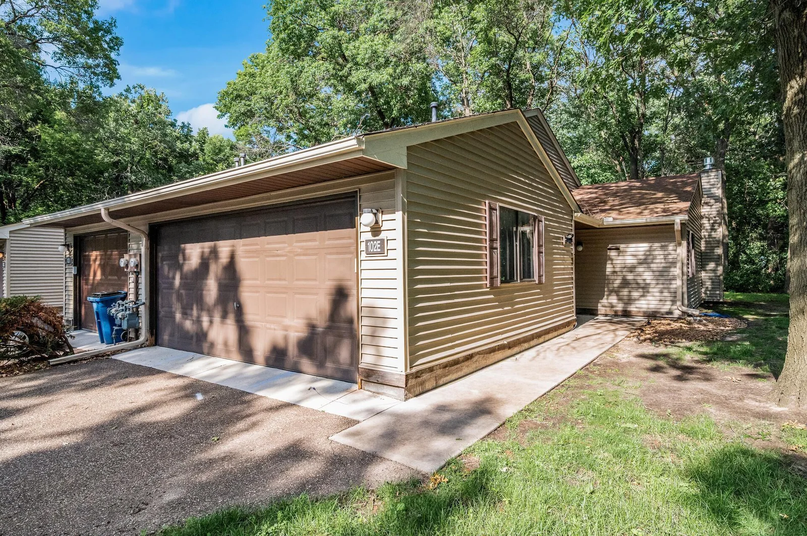102 South Drive, Circle Pines