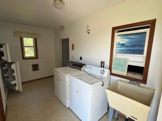 Front entry/laundry room