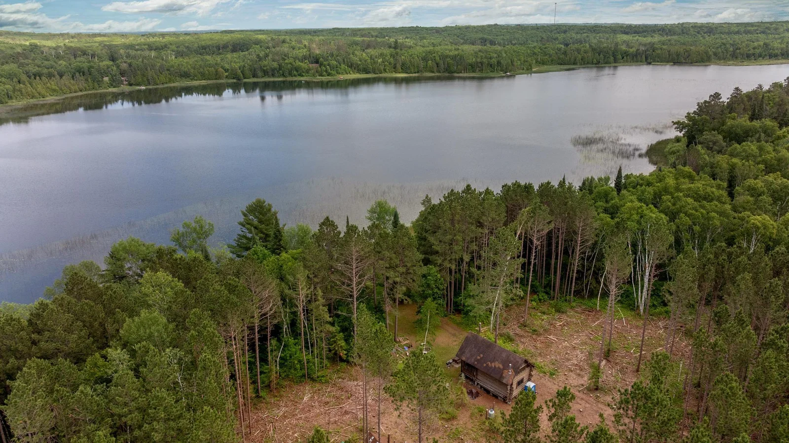 1400+ ft of shoreline w/ 29 acres