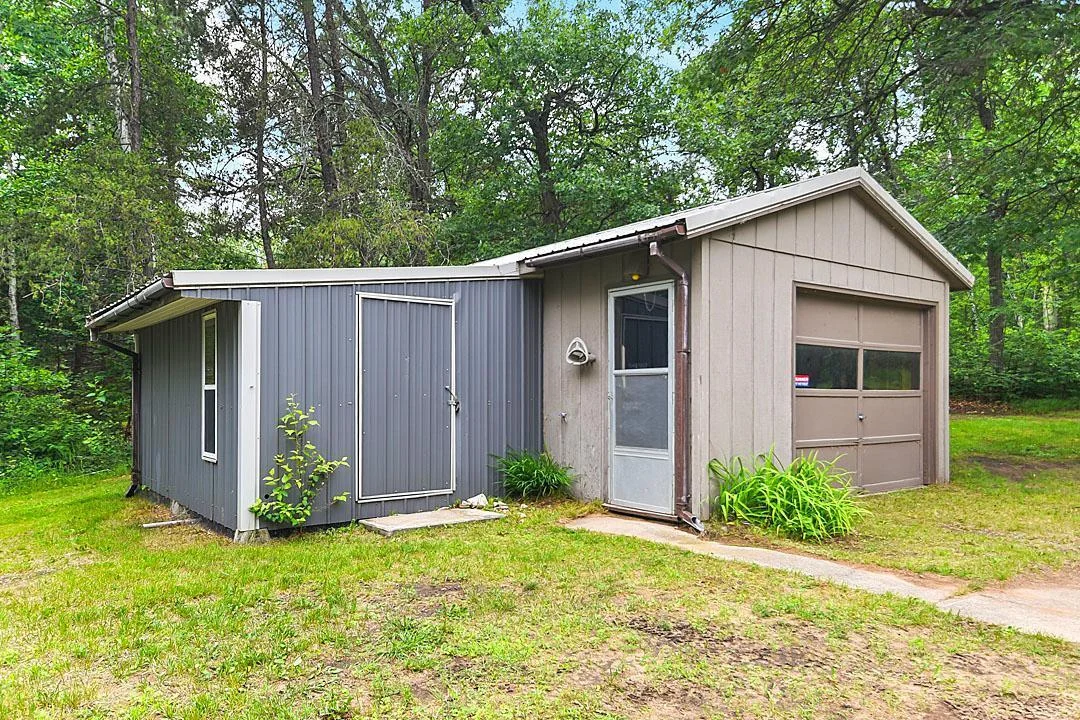 Detached Garage