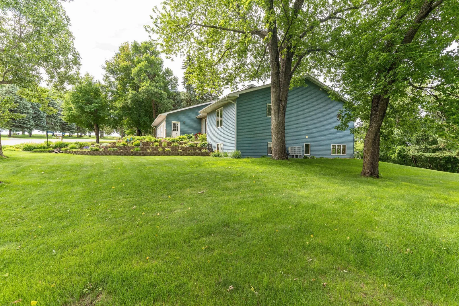 Side view of 22125 River Oaks