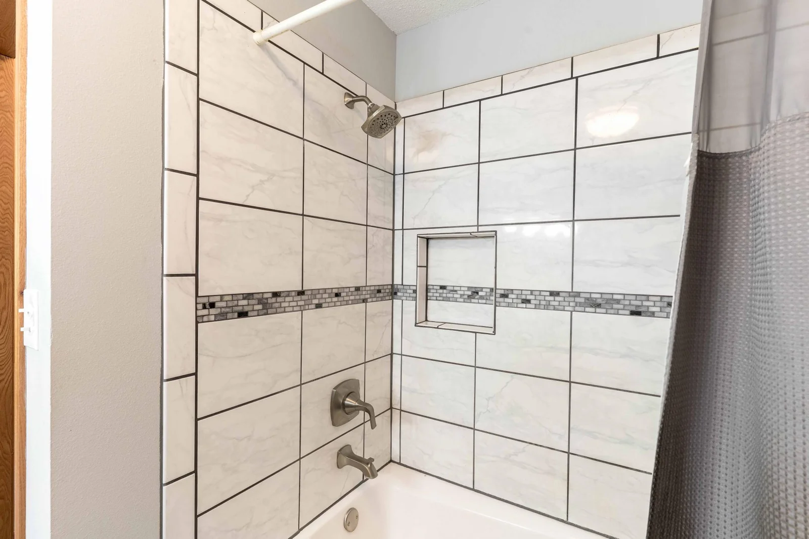 Full bath with tile surround