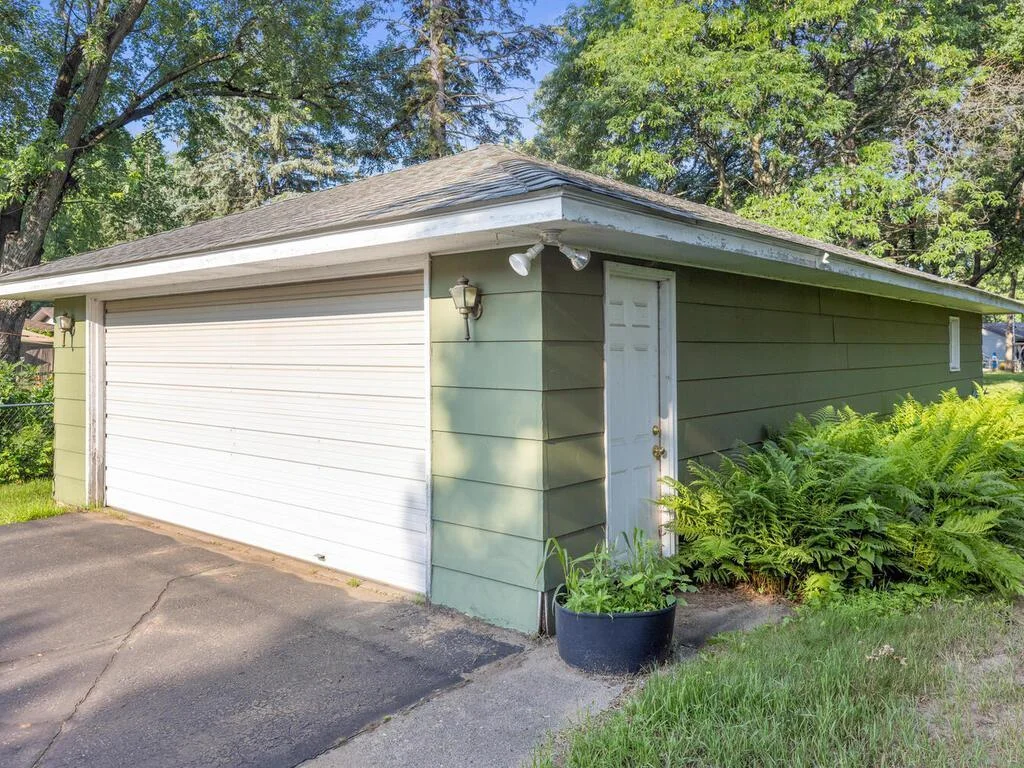 11827 Douglas Dr N Champlin MN 55316 USA-006-006-006-MLS_Size.jpg
