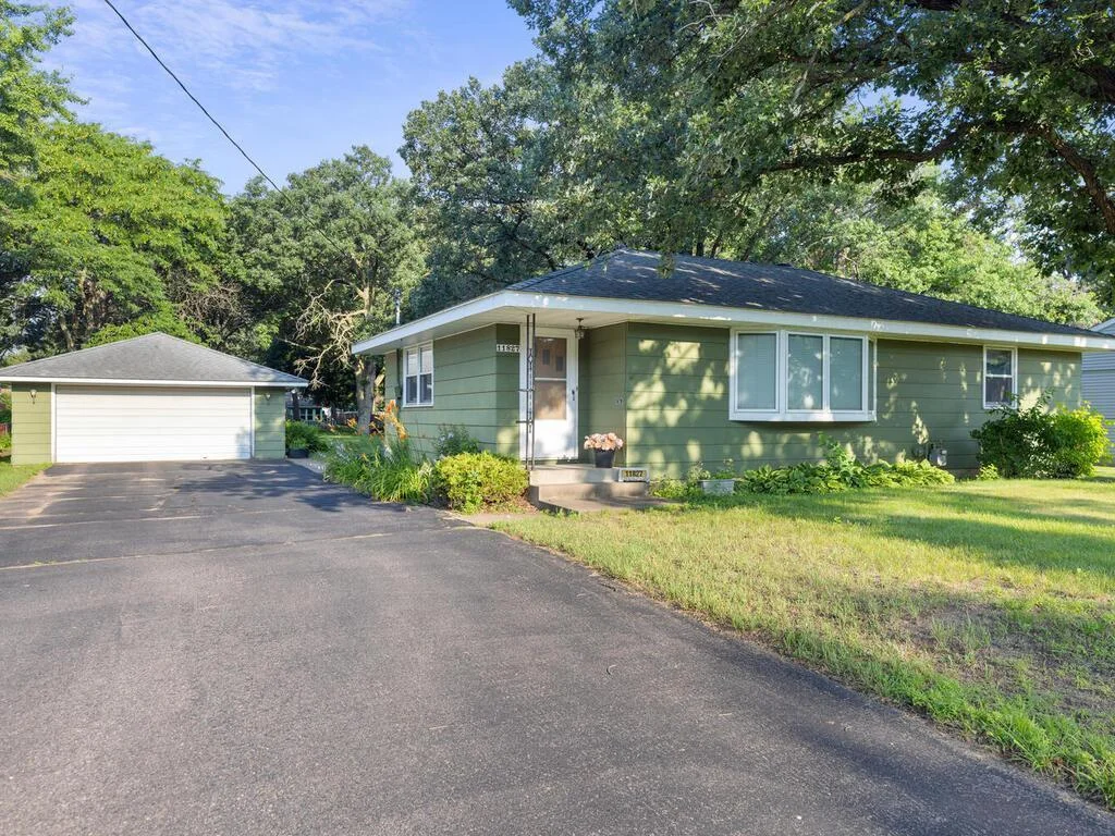 11827 Douglas Drive, Champlin