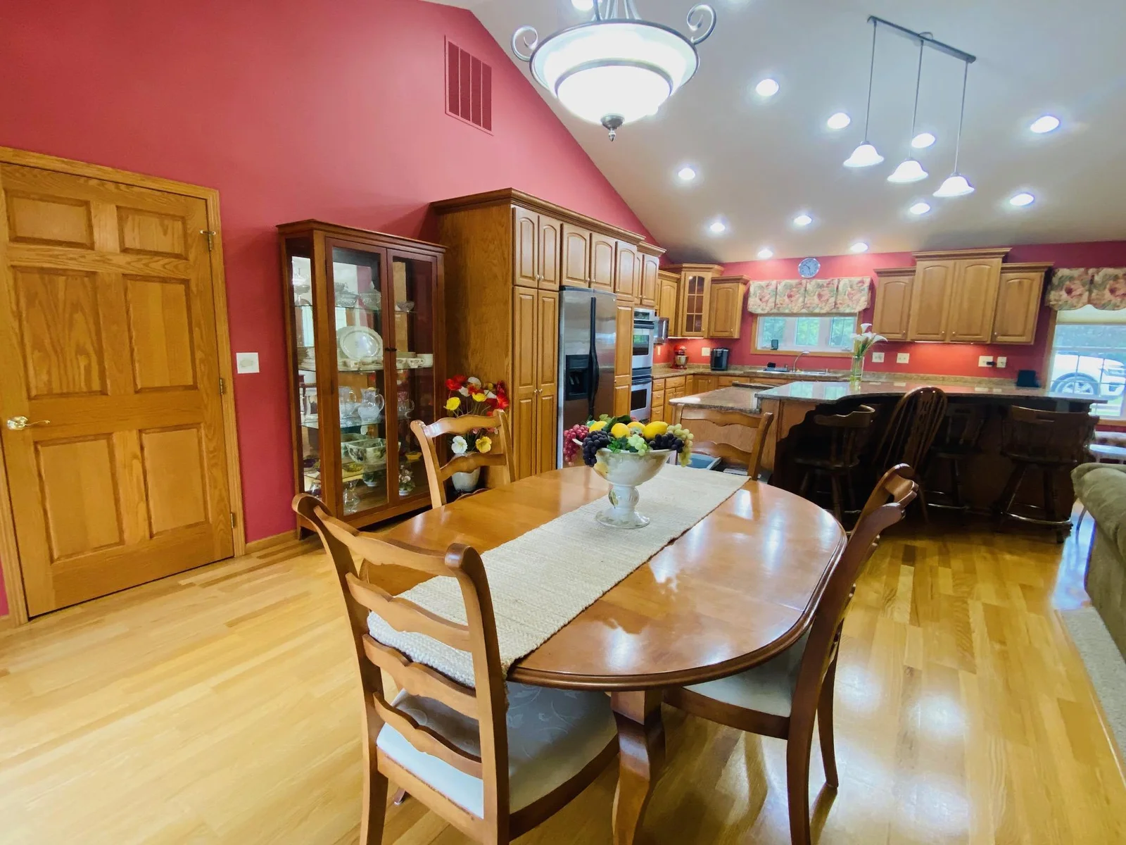 Dining toward Kitchen