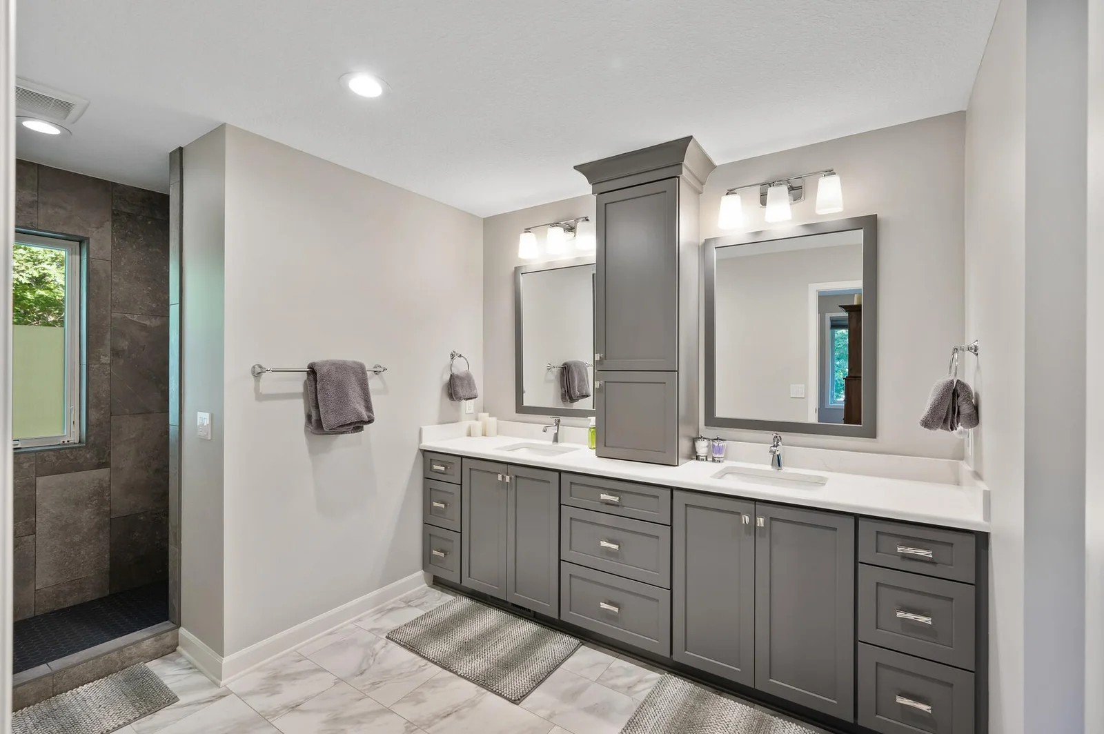 The primary bathroom is a dream!!