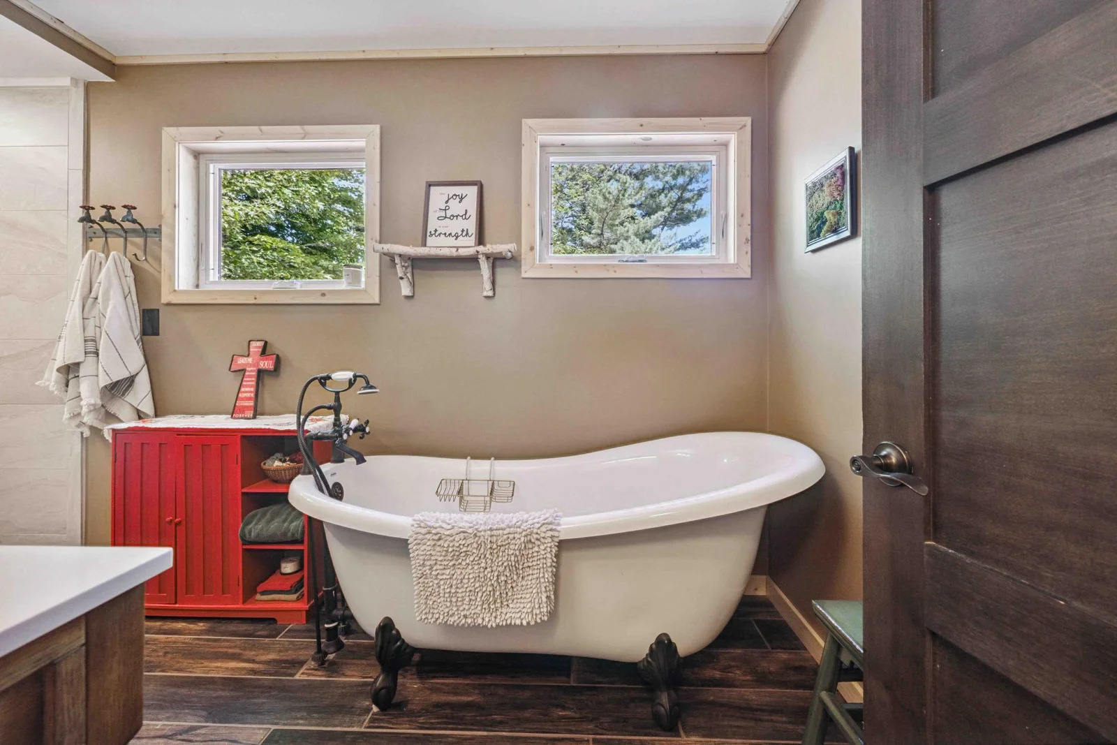 Upper Bath tub