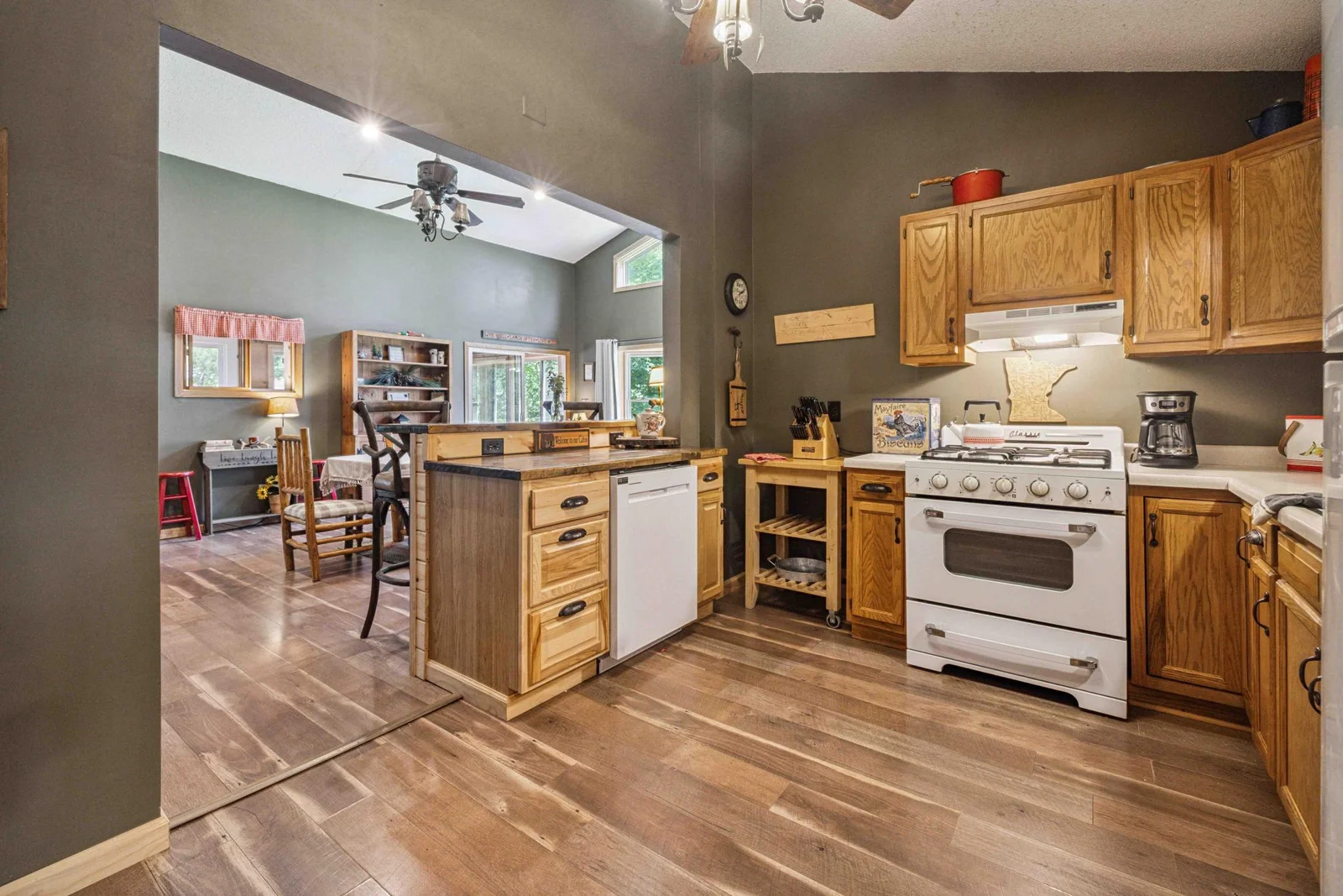 Eat-in Kitchen
