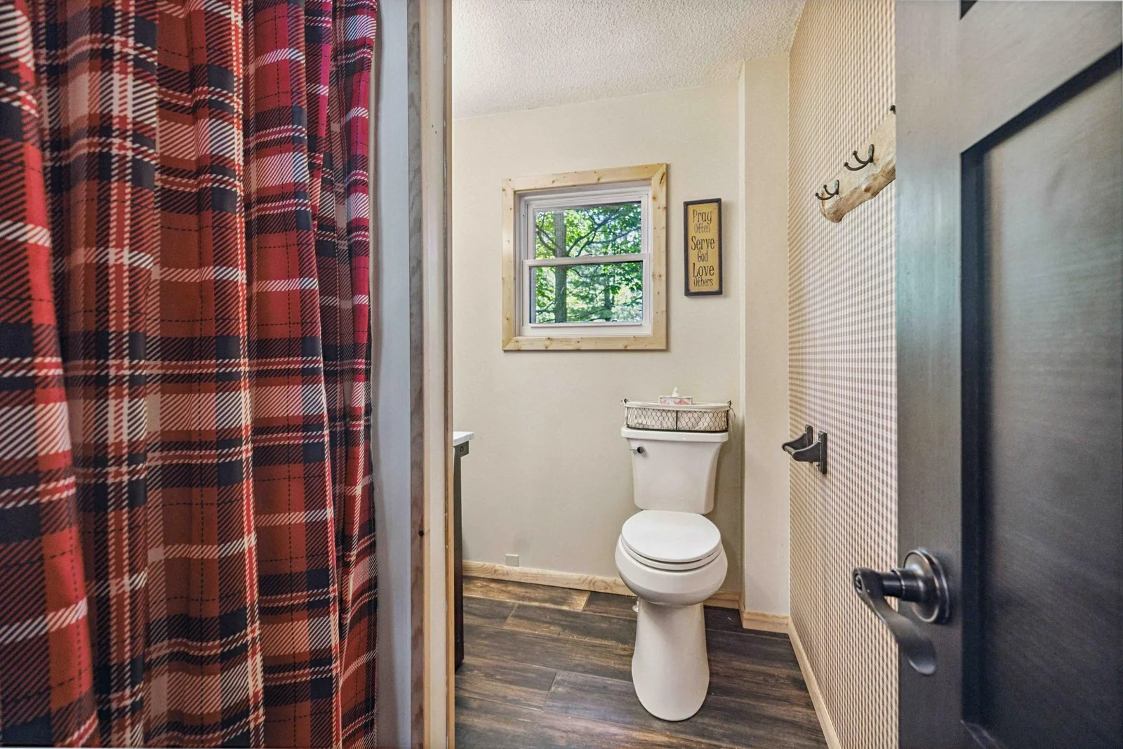 Main level 3/4 bathroom