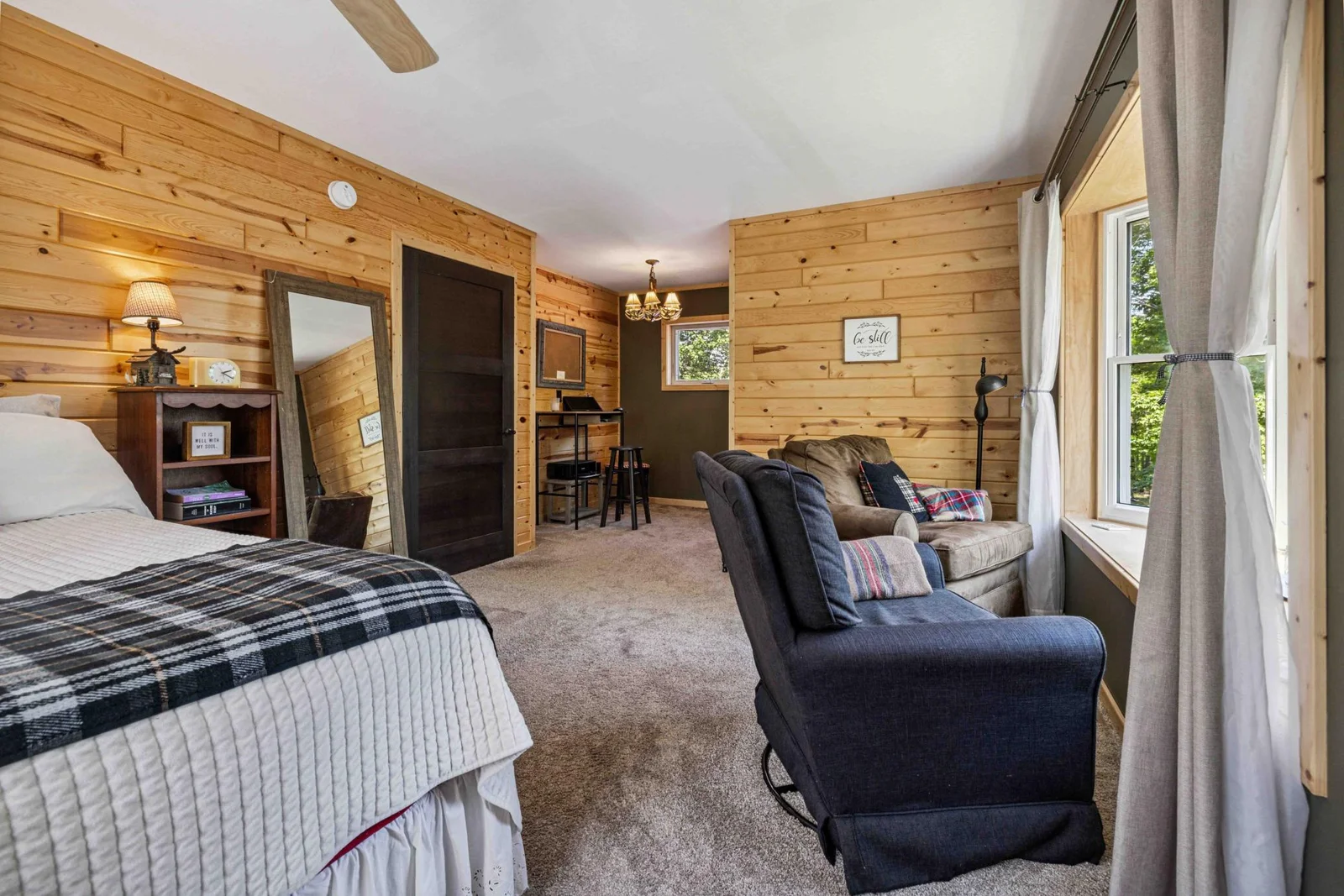 Primary Bedroom with walk-in closet - upper