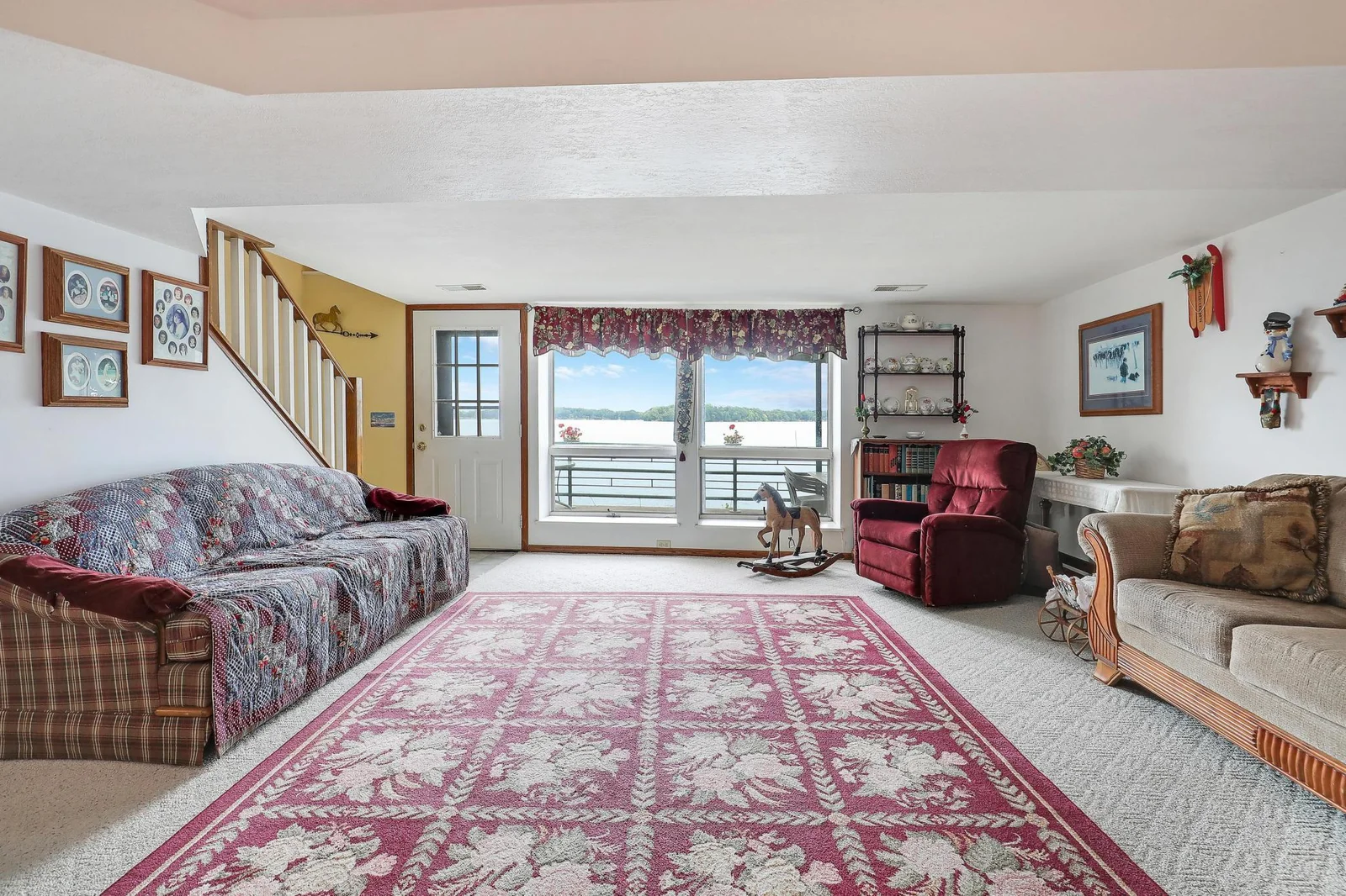 Lakeview Lpwer Family Room