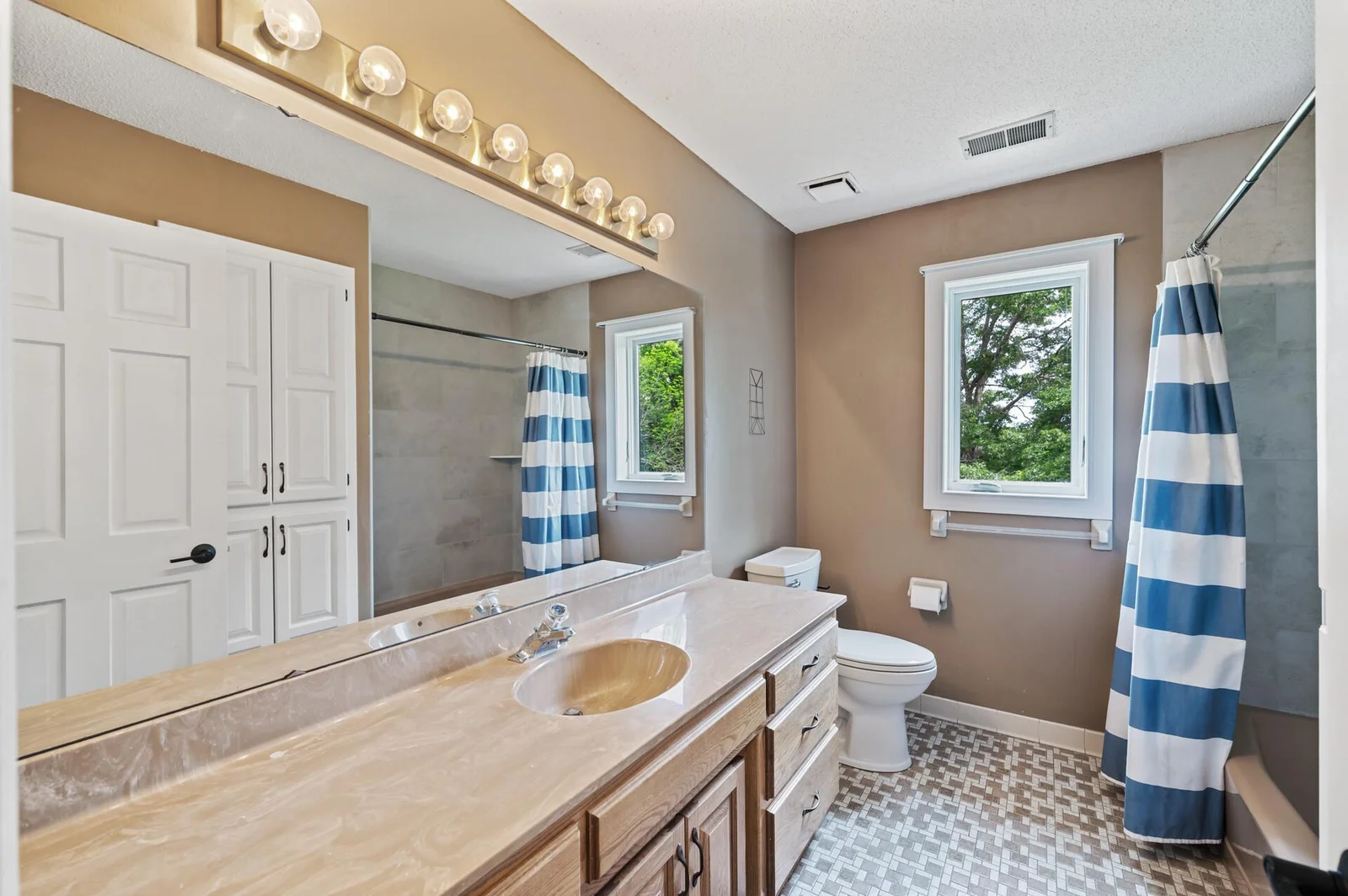 upper bathroom