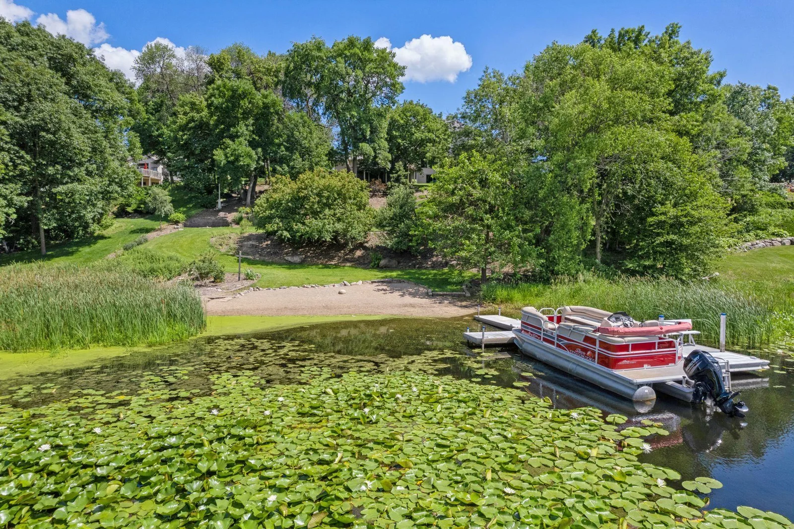 Great access to the main lake. Fabulous private beach!
