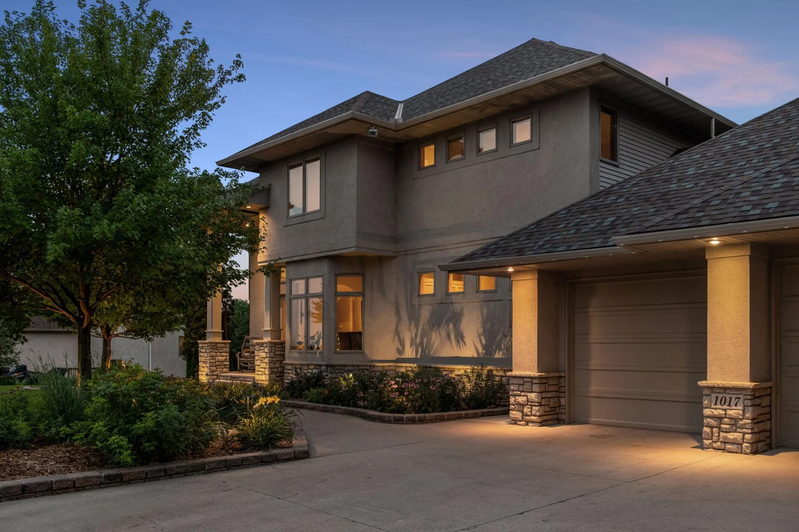 Welcome home!! Beautifully landscaped and lighting welcome you and your guests!