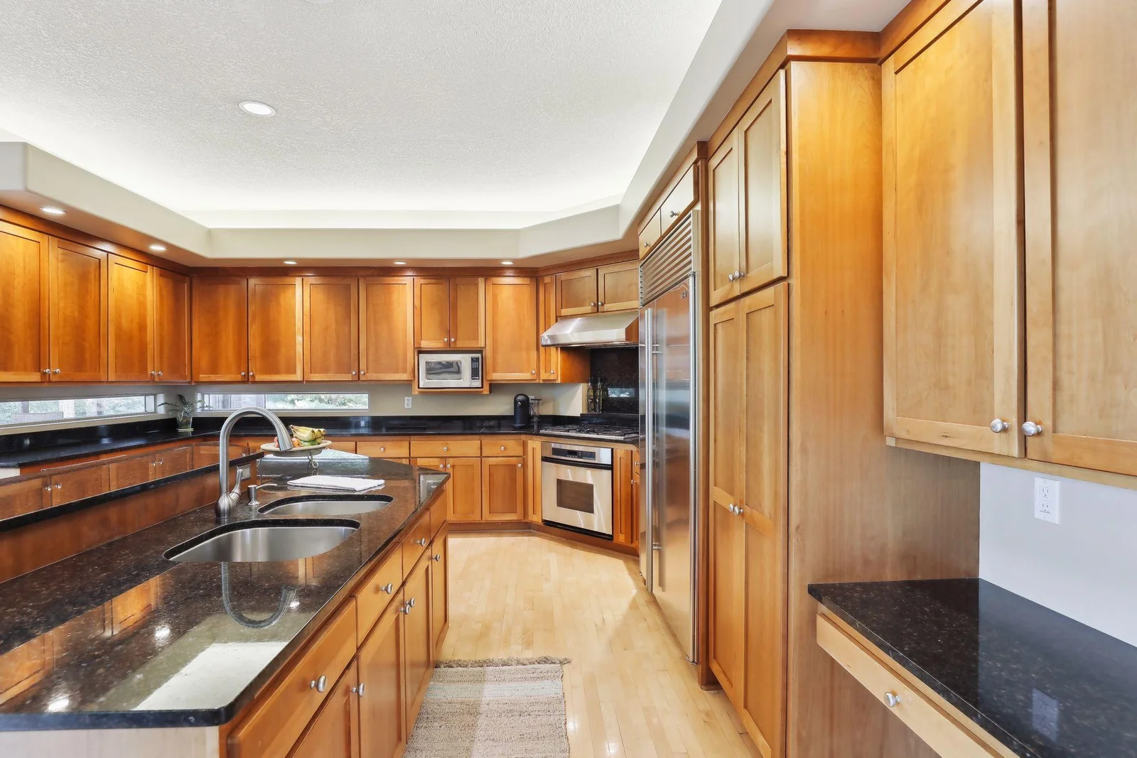 A gourmet, dreamy kitchen awaits! Gorgeous Granite countertops! Stainless Steel Appliances!