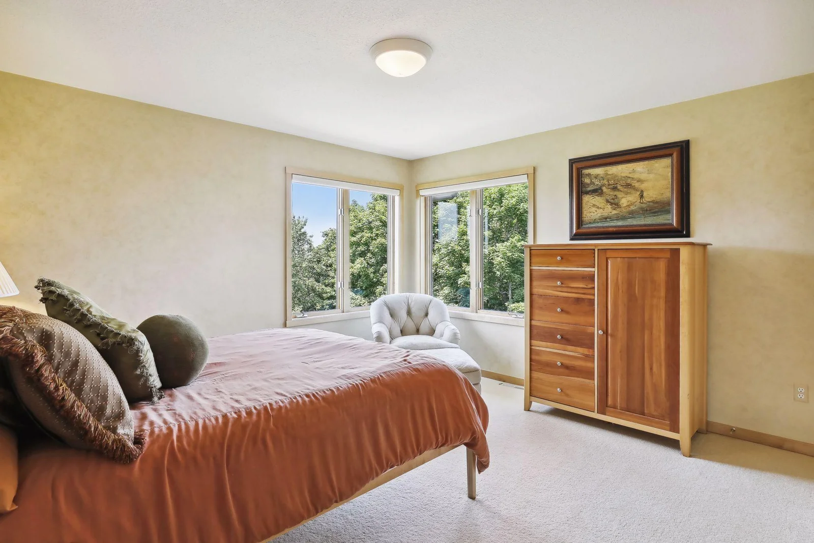 No shortage of space with 4 bedrooms on the UPPER LEVEL!! 4th bedroom offers wonderful corner windows that make this space feel open and spacious.