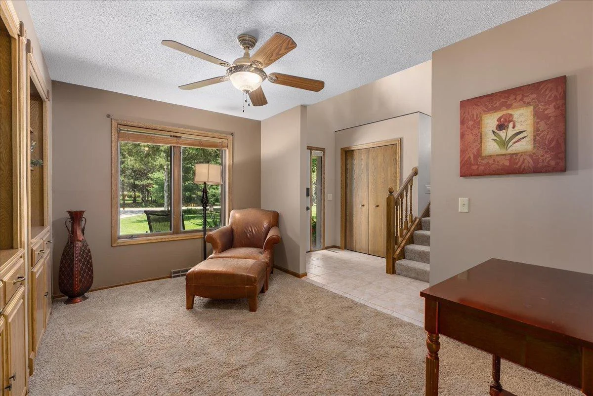 07-Foyer Room.jpg