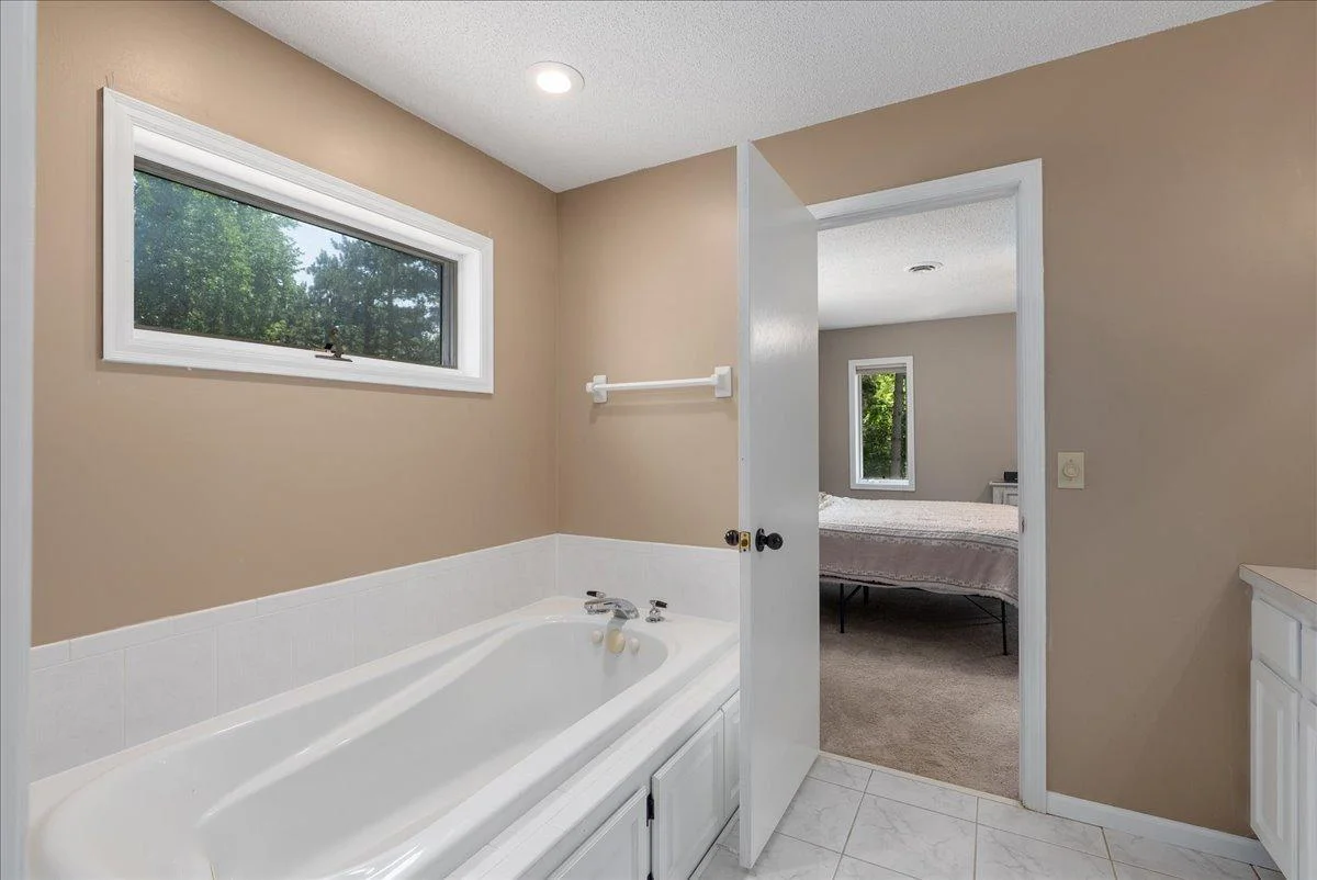 25-Primary Bath.jpg