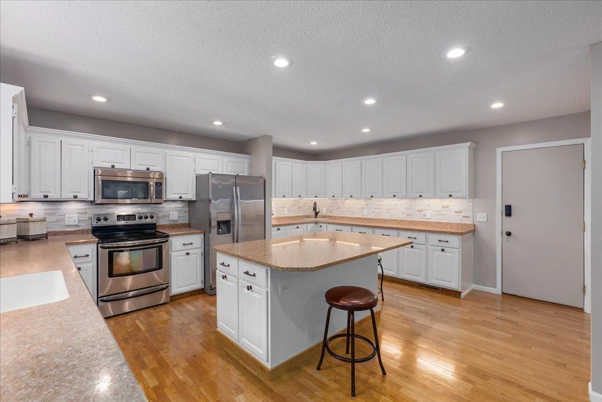 12-Kitchen.jpg