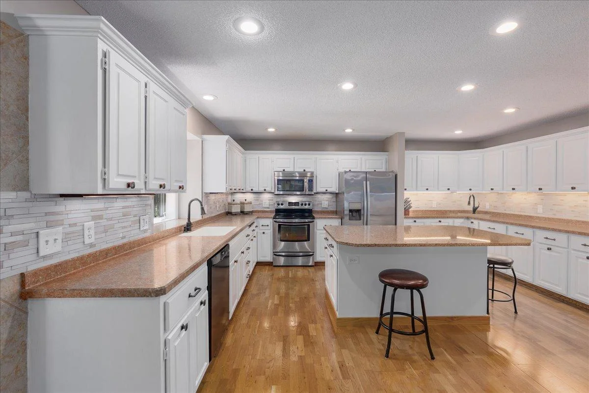 10-Kitchen.jpg