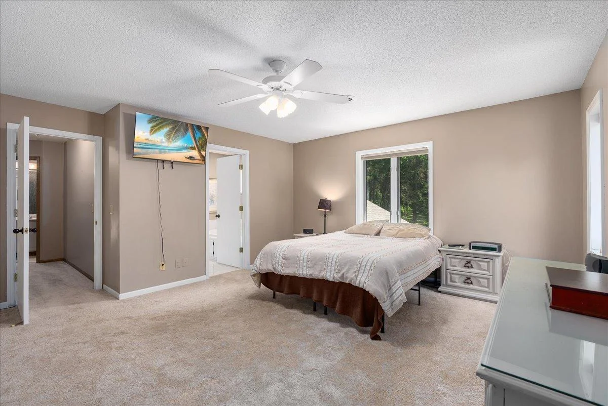 21-Primary Bedroom.jpg
