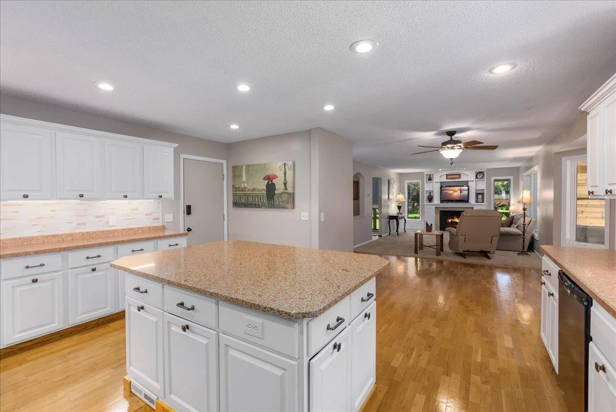 13-Kitchen.jpg