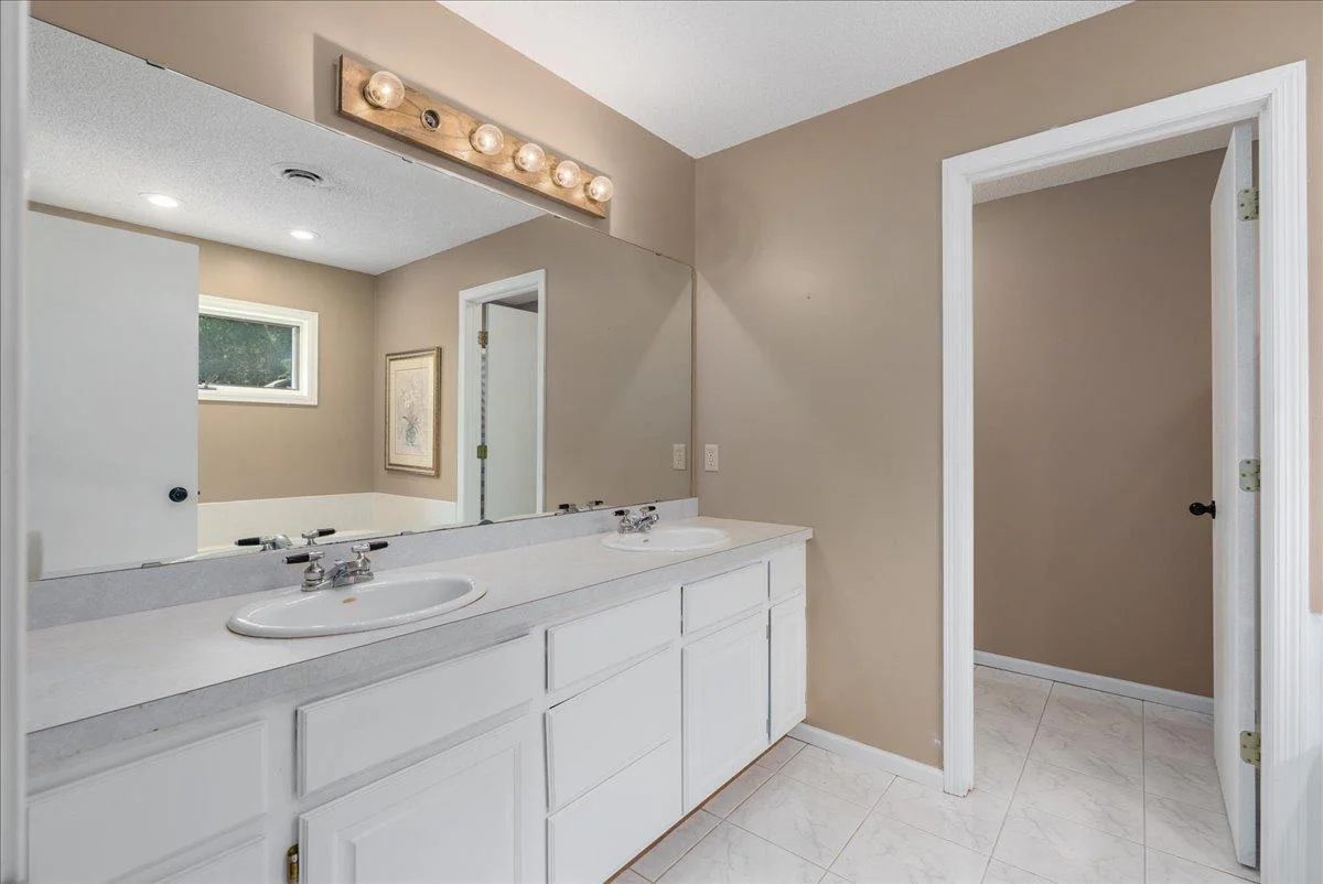 23-Primary Bath.jpg