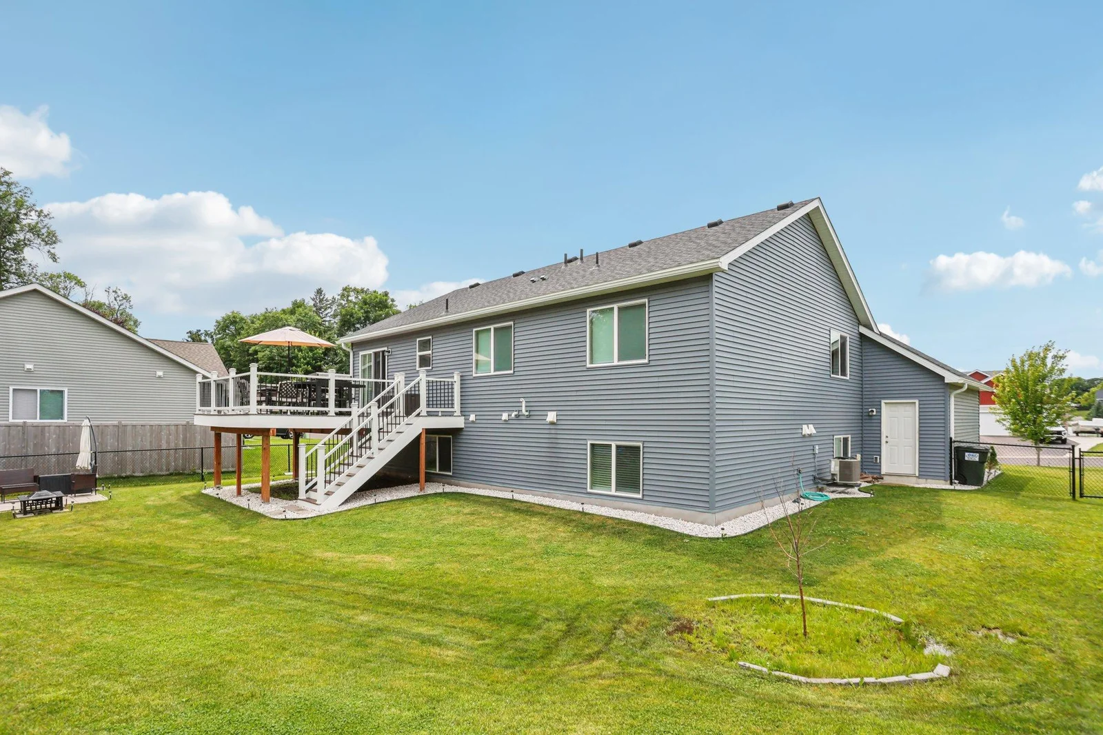 332 4th Ave, Lonsdale