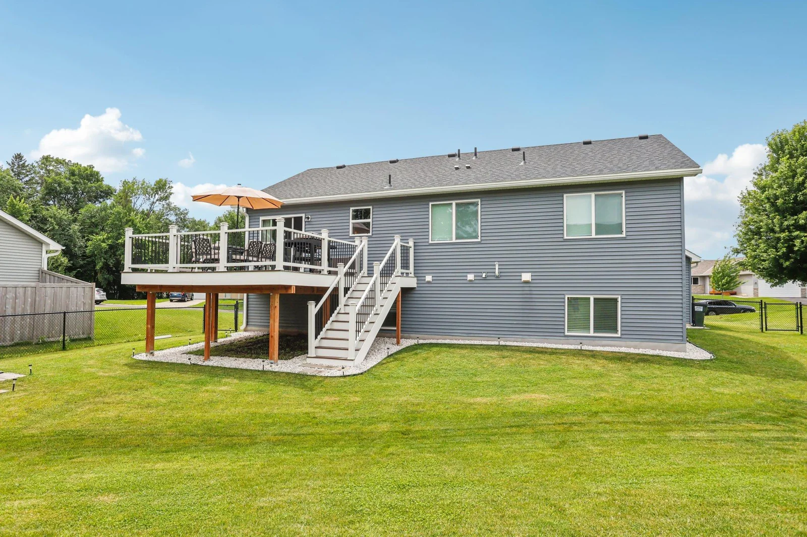 332 4th Ave, Lonsdale